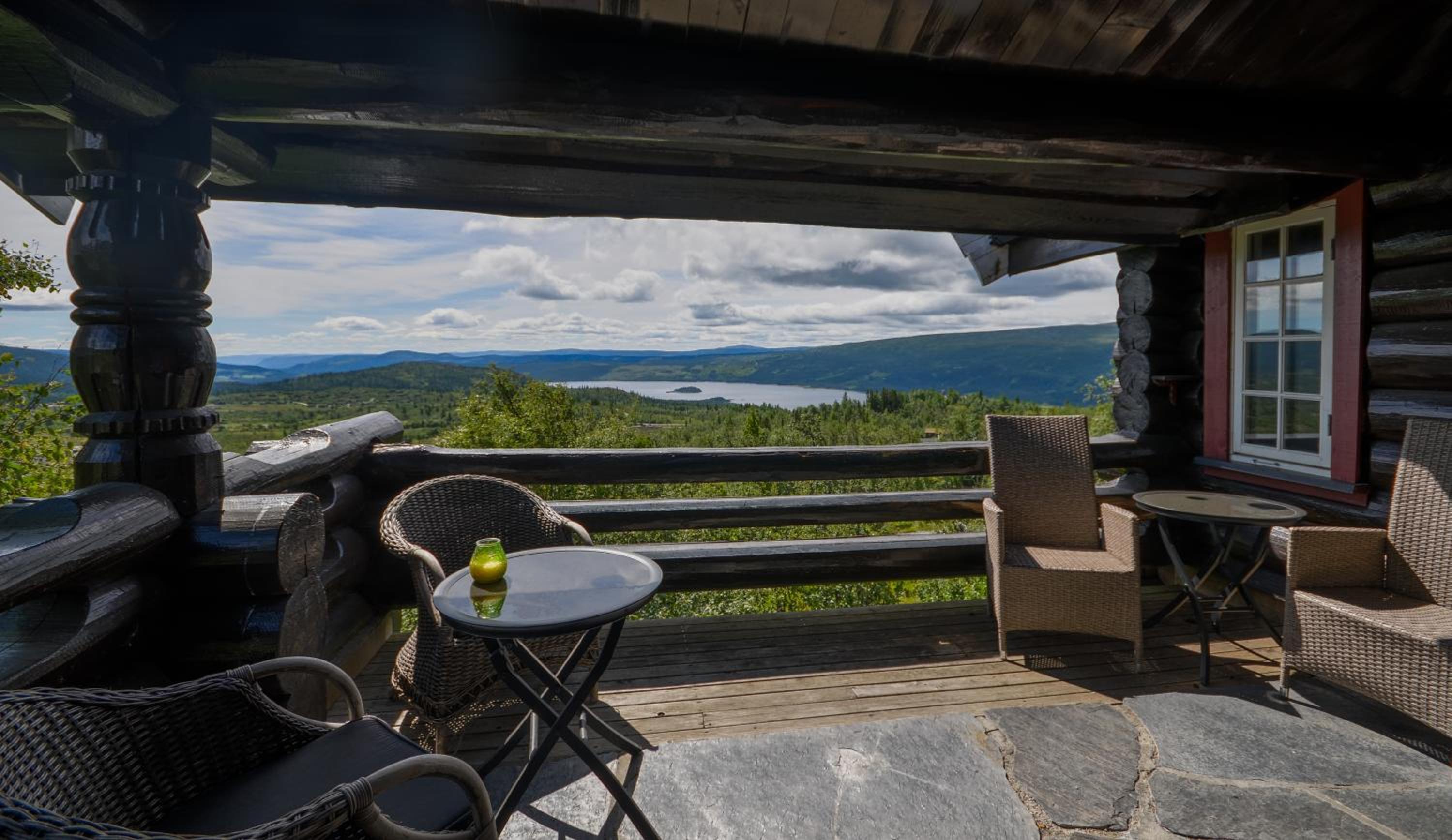 Large Cabin with Stunning Views!