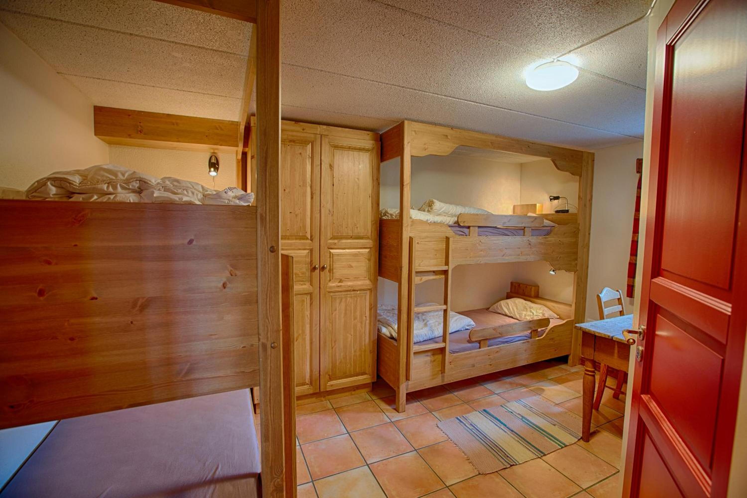 Large Cabin with Stunning Views!