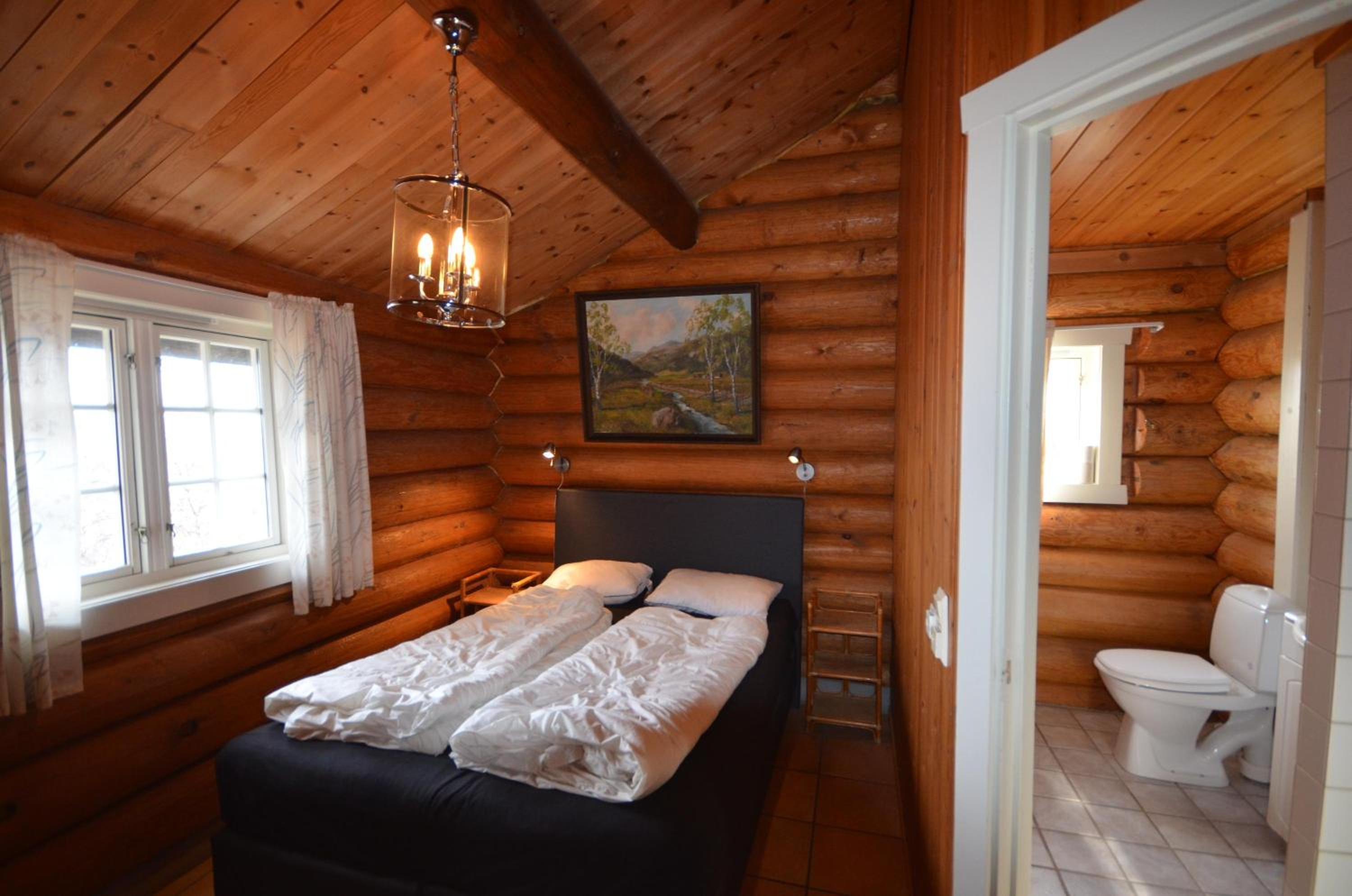 Large Cabin with Stunning Views!