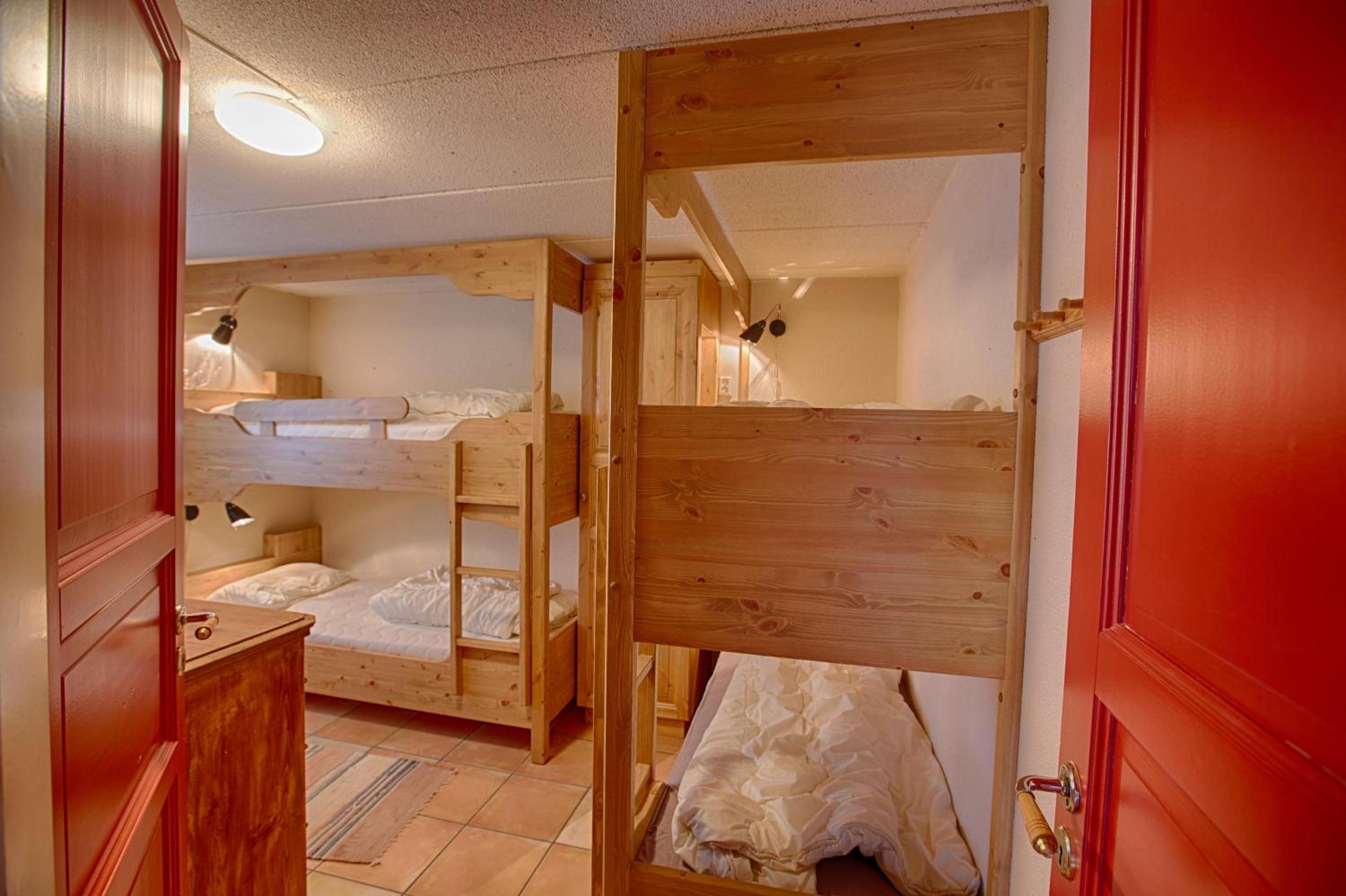 Large Cabin with Stunning Views!