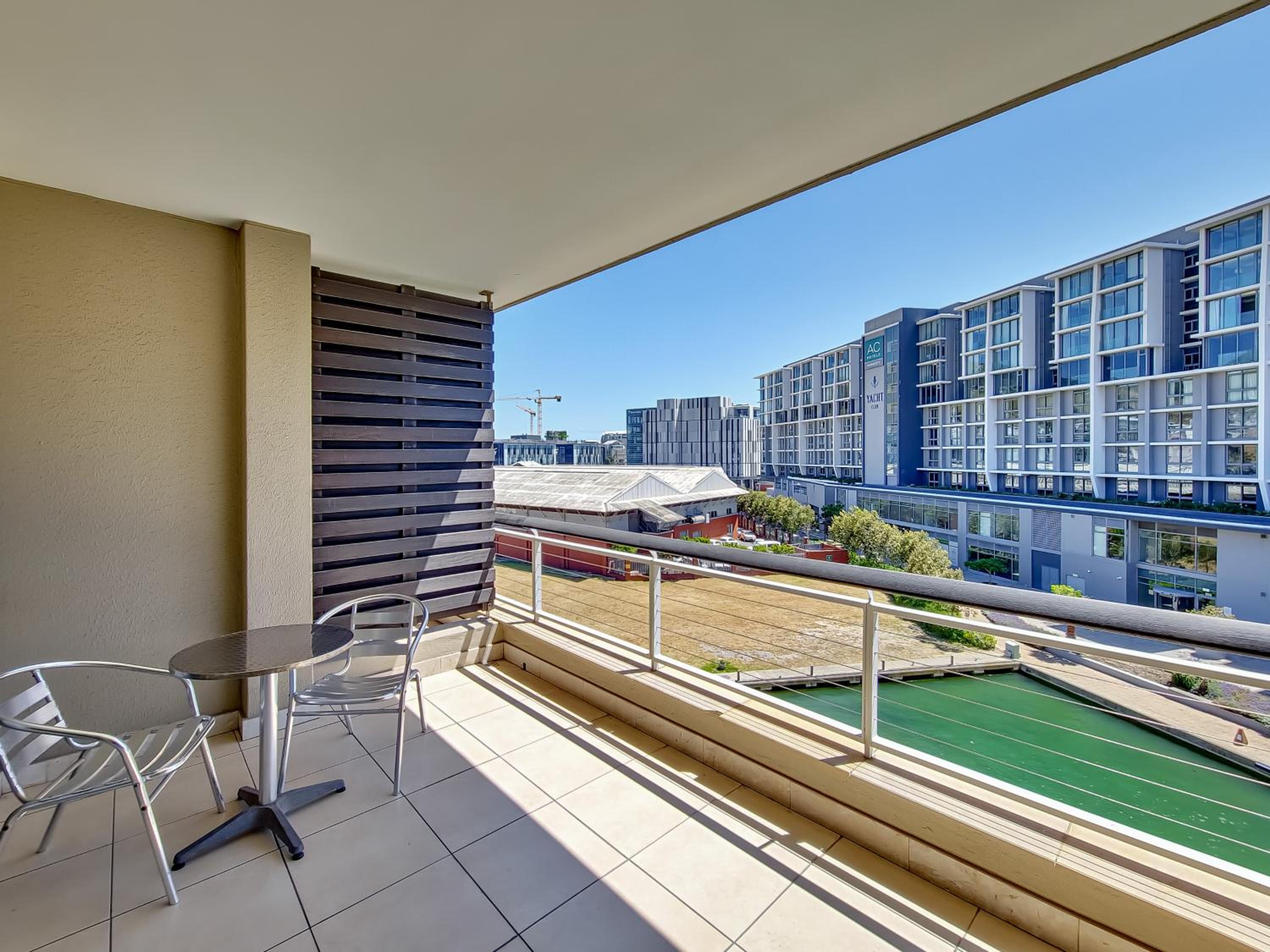 Birds-eye canal view - Walk to CTICC and V&A Waterfront! view 3
