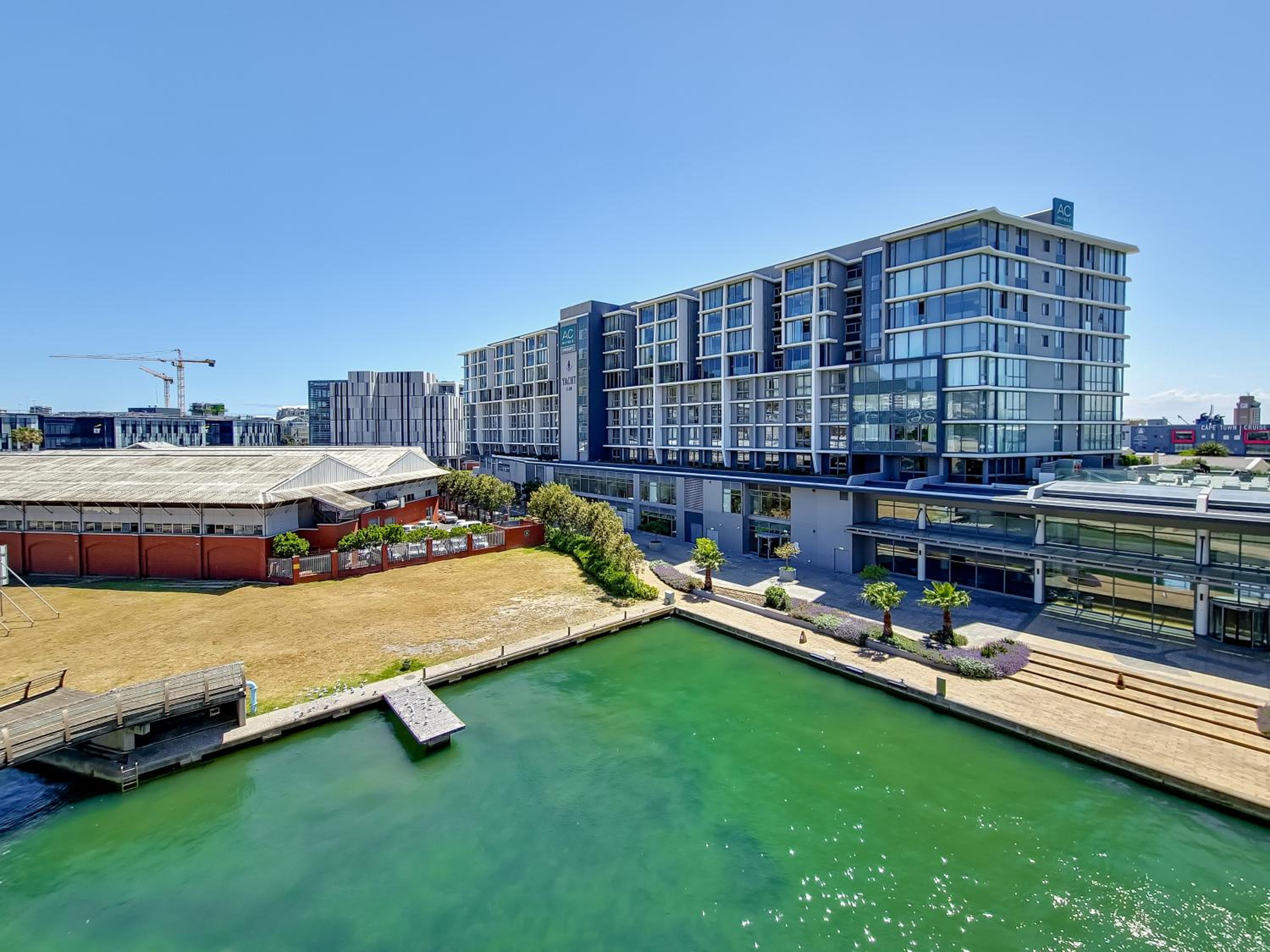 Birds-eye canal view - Walk to CTICC and V&A Waterfront! view 2