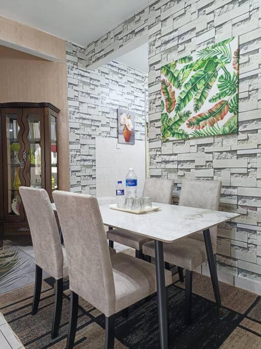 D'Eshan Homestay, Bukit Jelutong Shah Alam photo 3