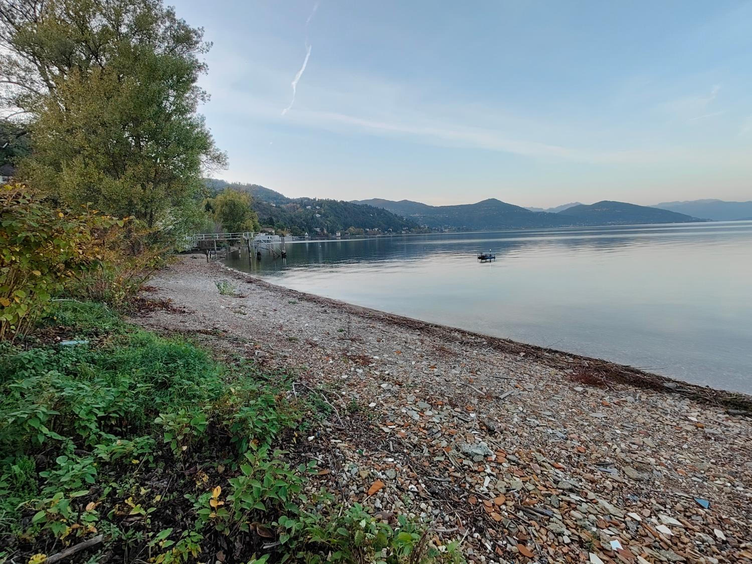 Fuga al Lago - Casa Moderna con Wi-Fi e Parcheggio ad Arona view 4