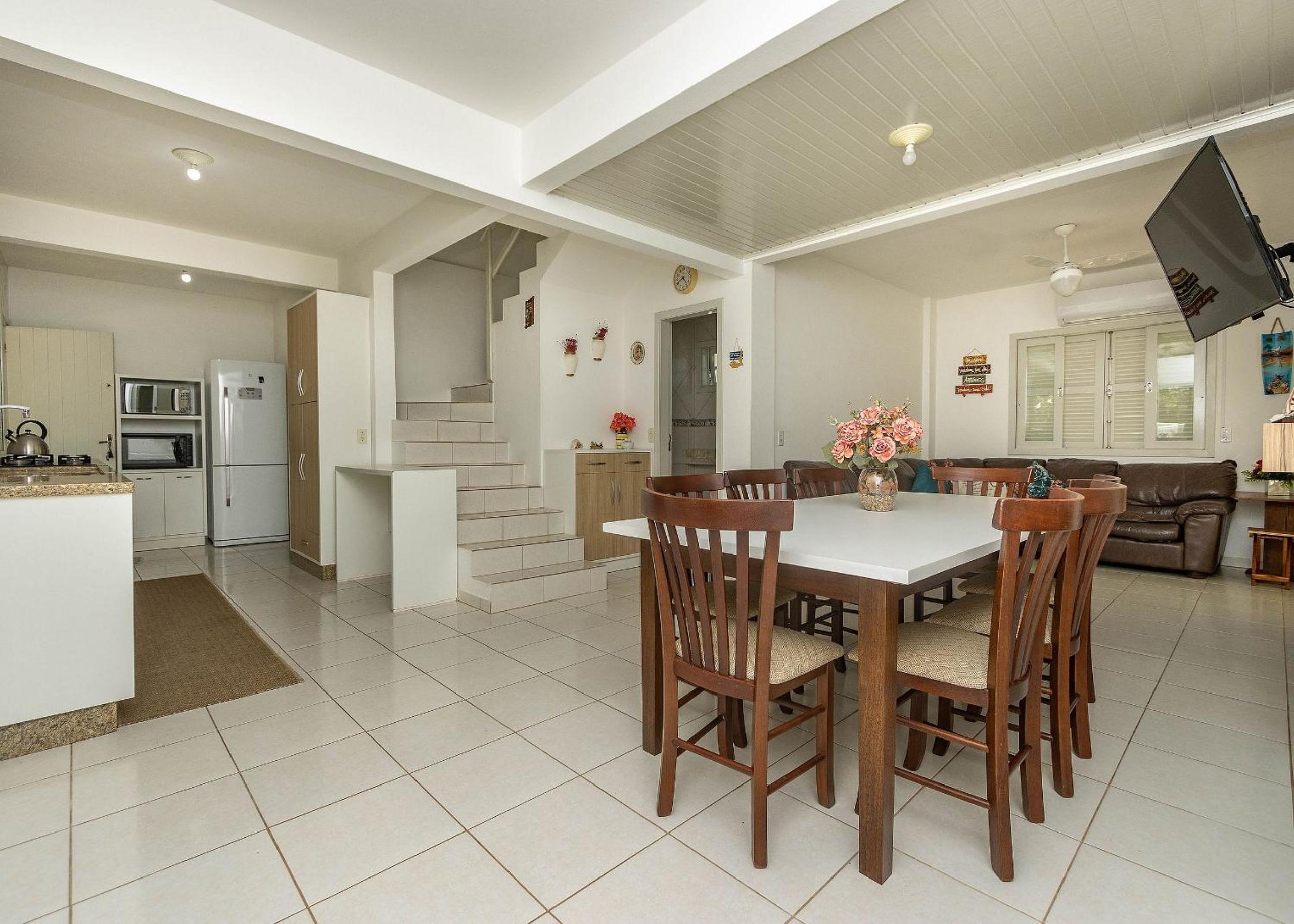 Casa de férias ampla e confortável a 200 metros da Praia de Mariscal/Canto Grande – Ideal para famílias e grupos