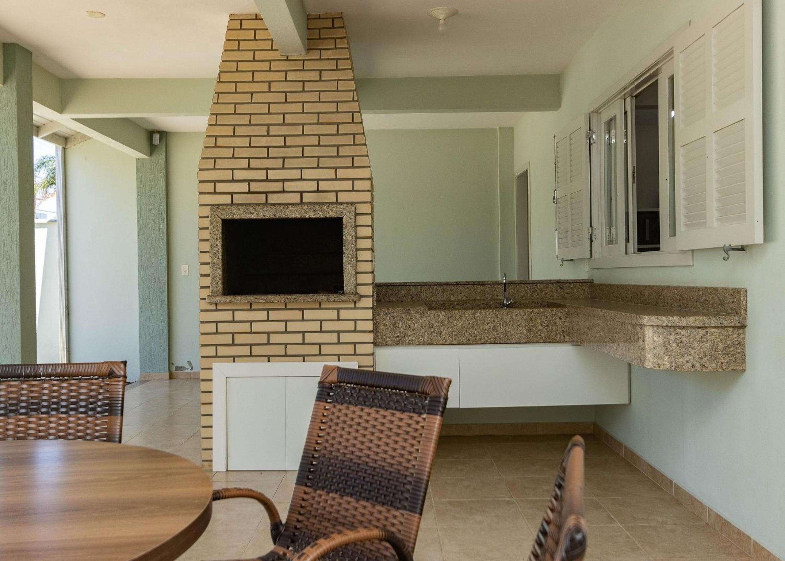 Casa de férias ampla e confortável a 200 metros da Praia de Mariscal/Canto Grande – Ideal para famílias e grupos