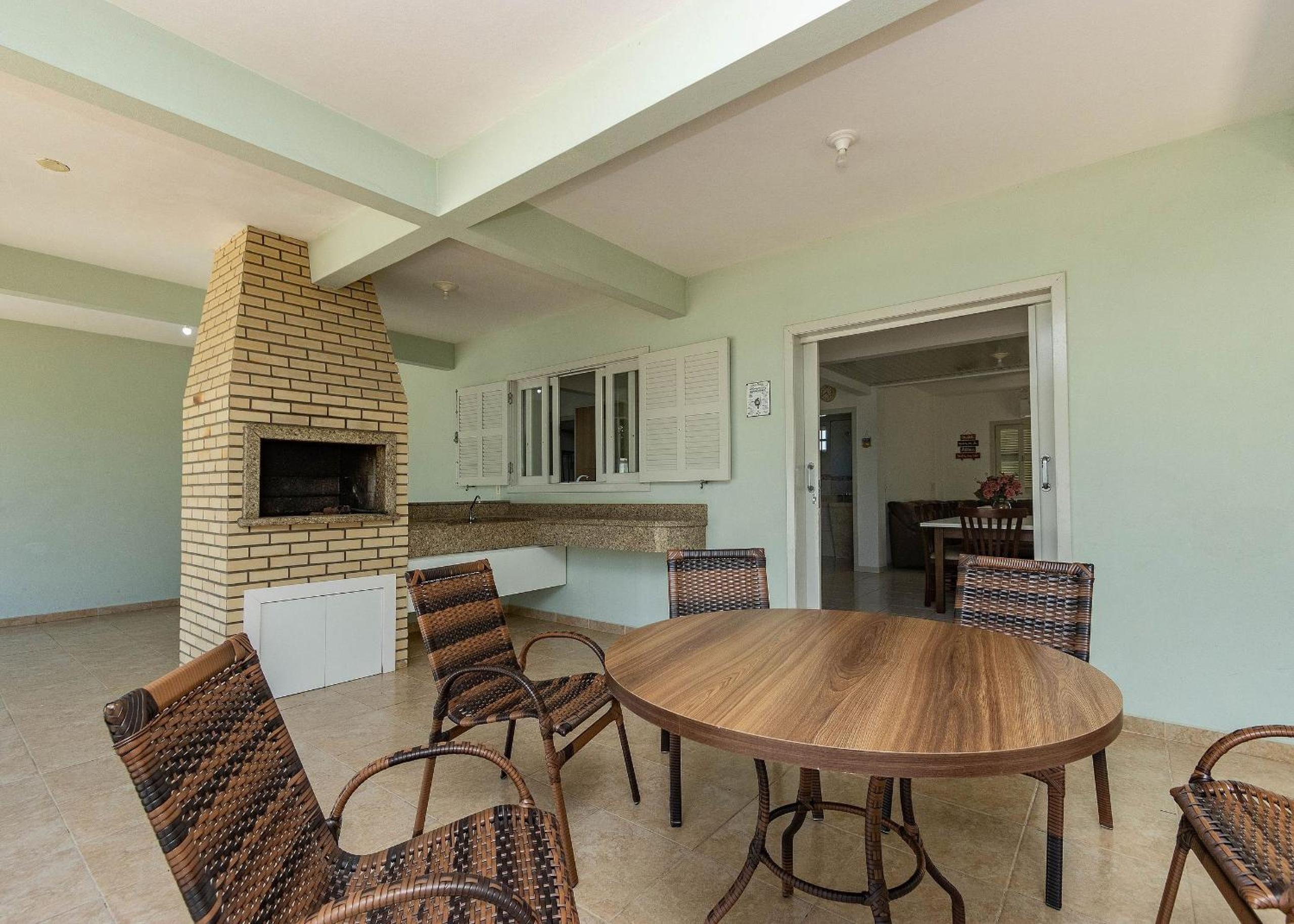 Casa de férias ampla e confortável a 200 metros da Praia de Mariscal/Canto Grande – Ideal para famílias e grupos