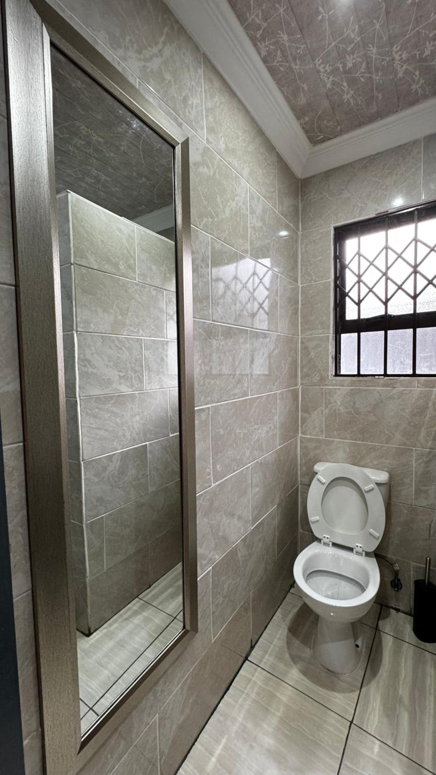 Luxury 1 Bedroom the Heart of SW5 view 3