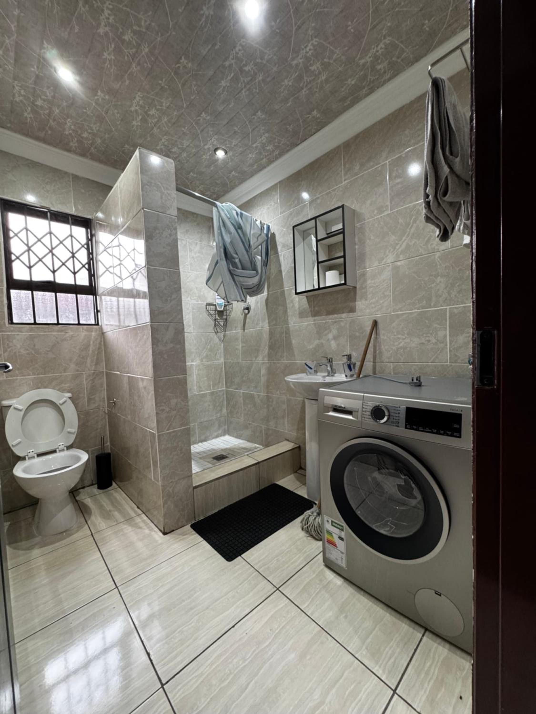 Luxury 1 Bedroom the Heart of SW5 view 4