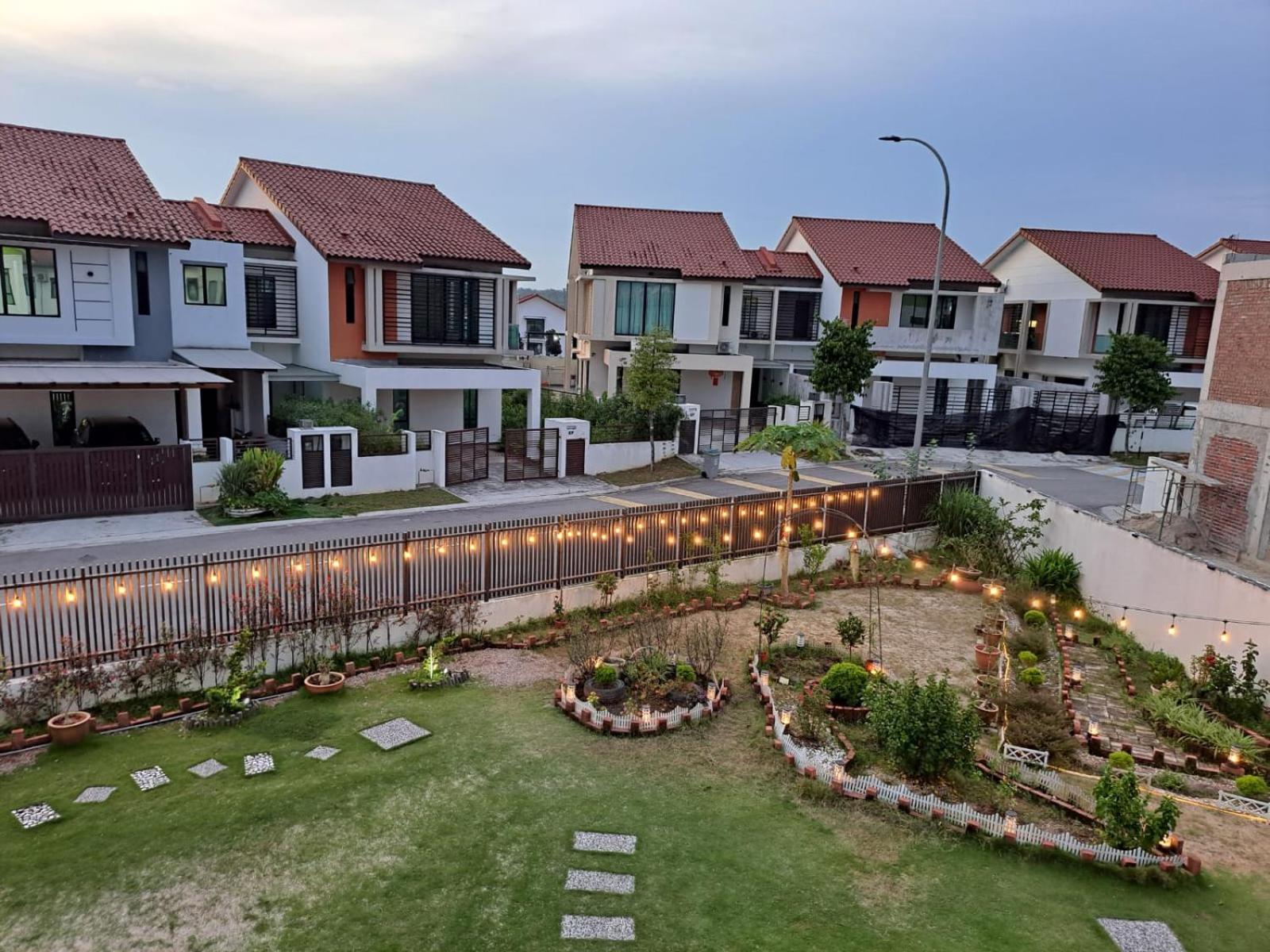 E&H Homestay Corner Lot Bandar Dato Onn