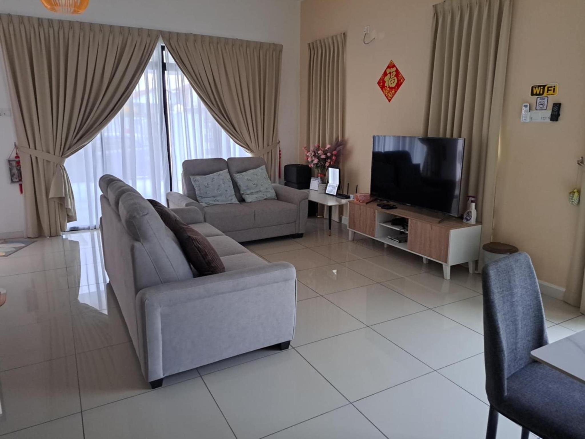 E&H Homestay Corner Lot Bandar Dato Onn
