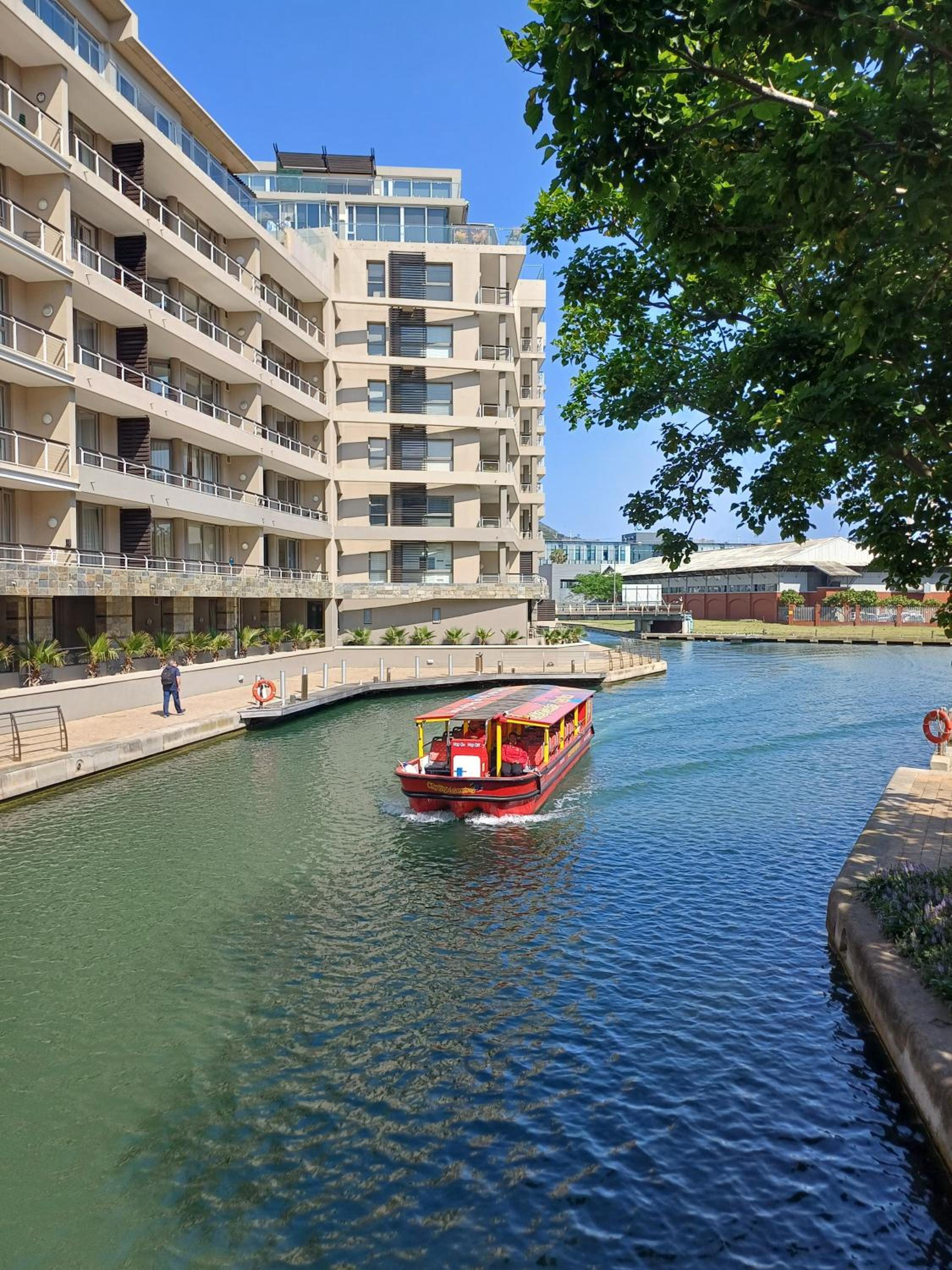 Hotel Fabulous canal view AND Walk to CTICC and V and A Waterfront - Image 1