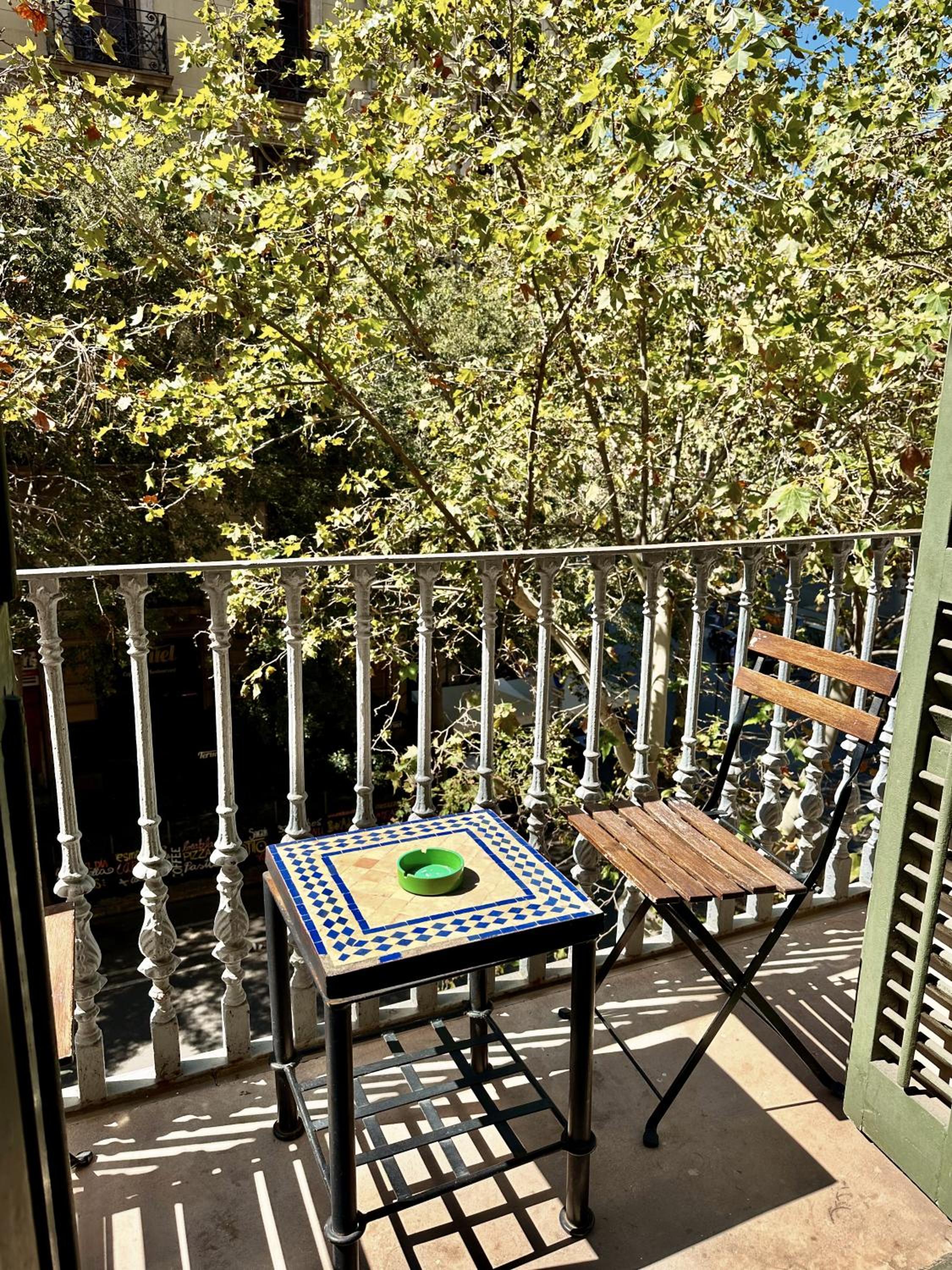 Casa Consell Gran Via, Guest House