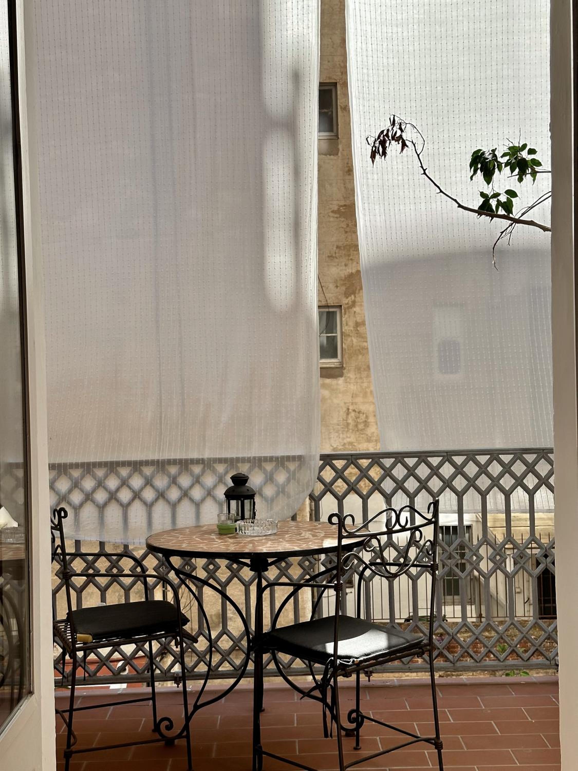 Casa Consell Gran Via, Guest House