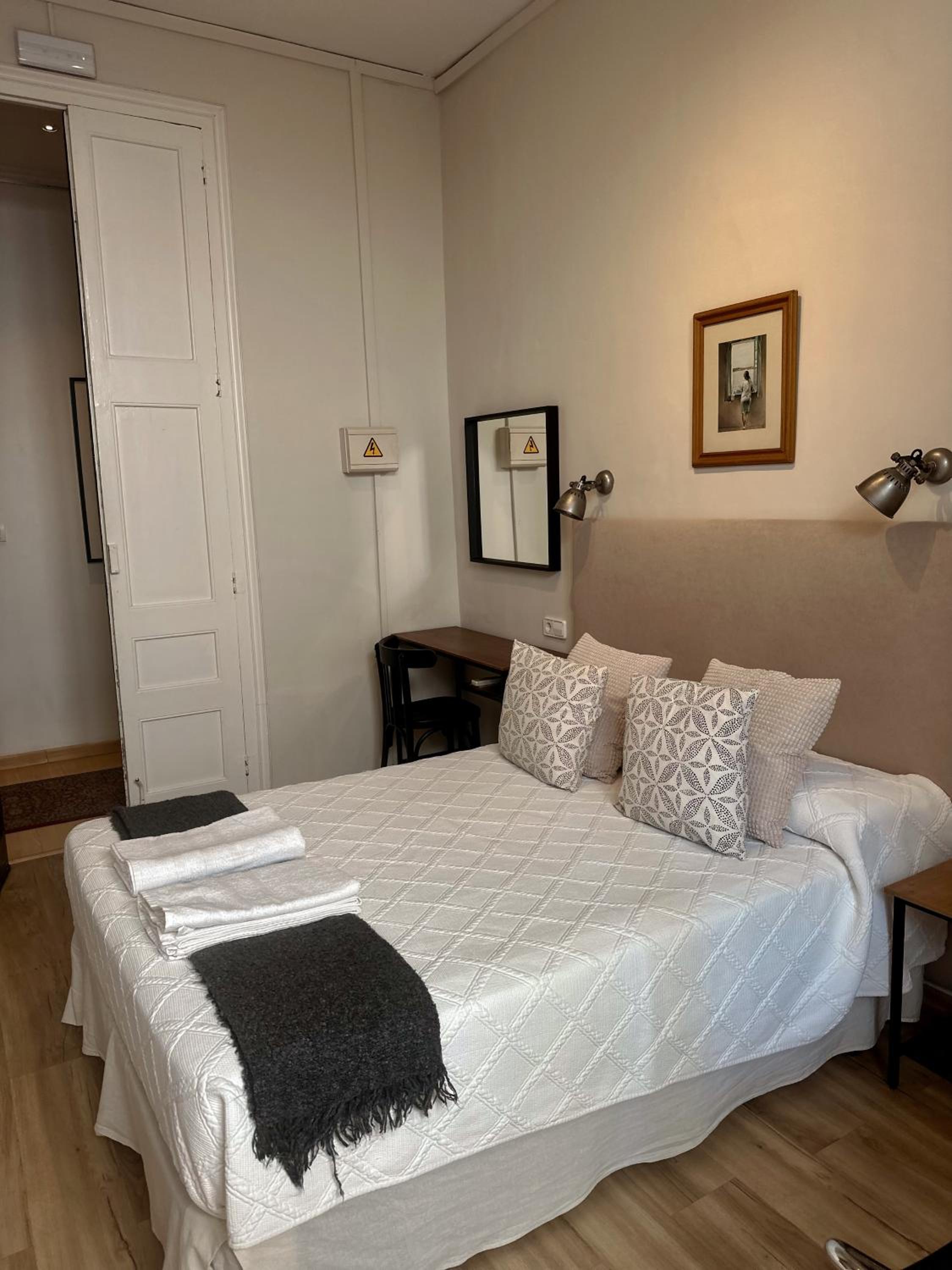 Casa Consell Gran Via, Guest House