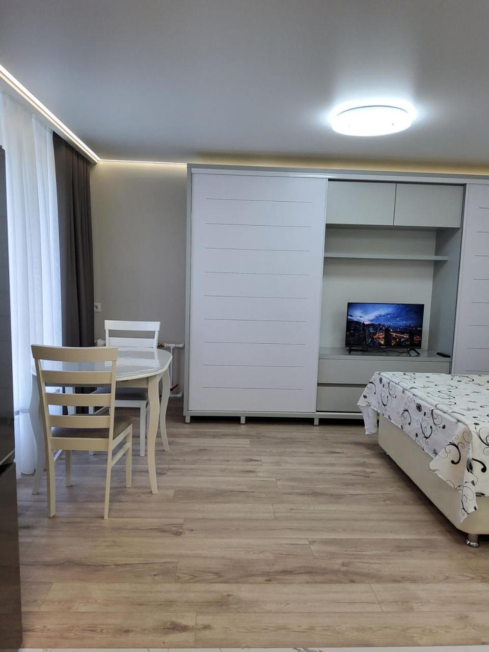 Renthouse Apartments 2 view 2