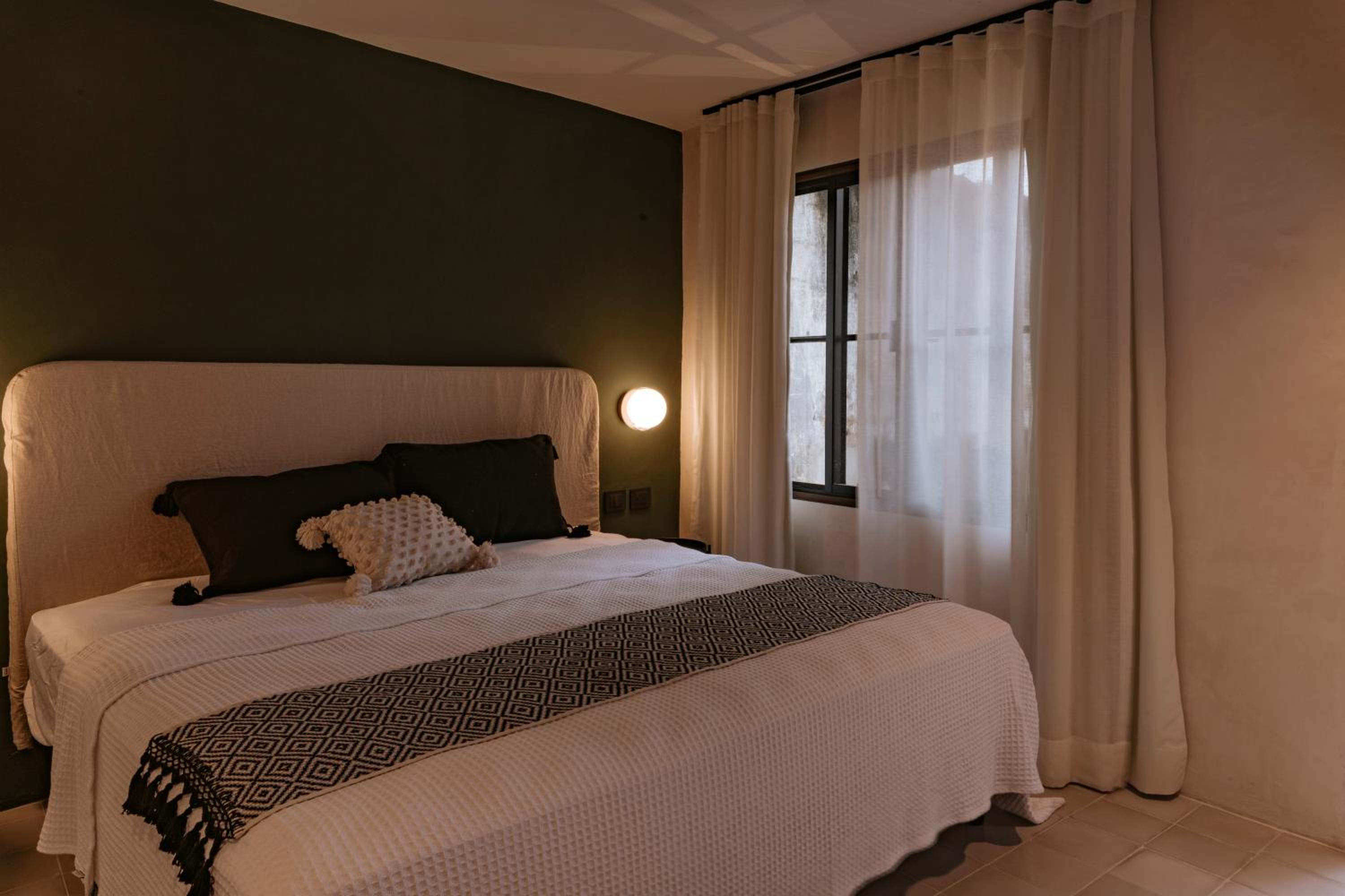 Casa Armonela, 5 minutes from Paseo Montejo view 4