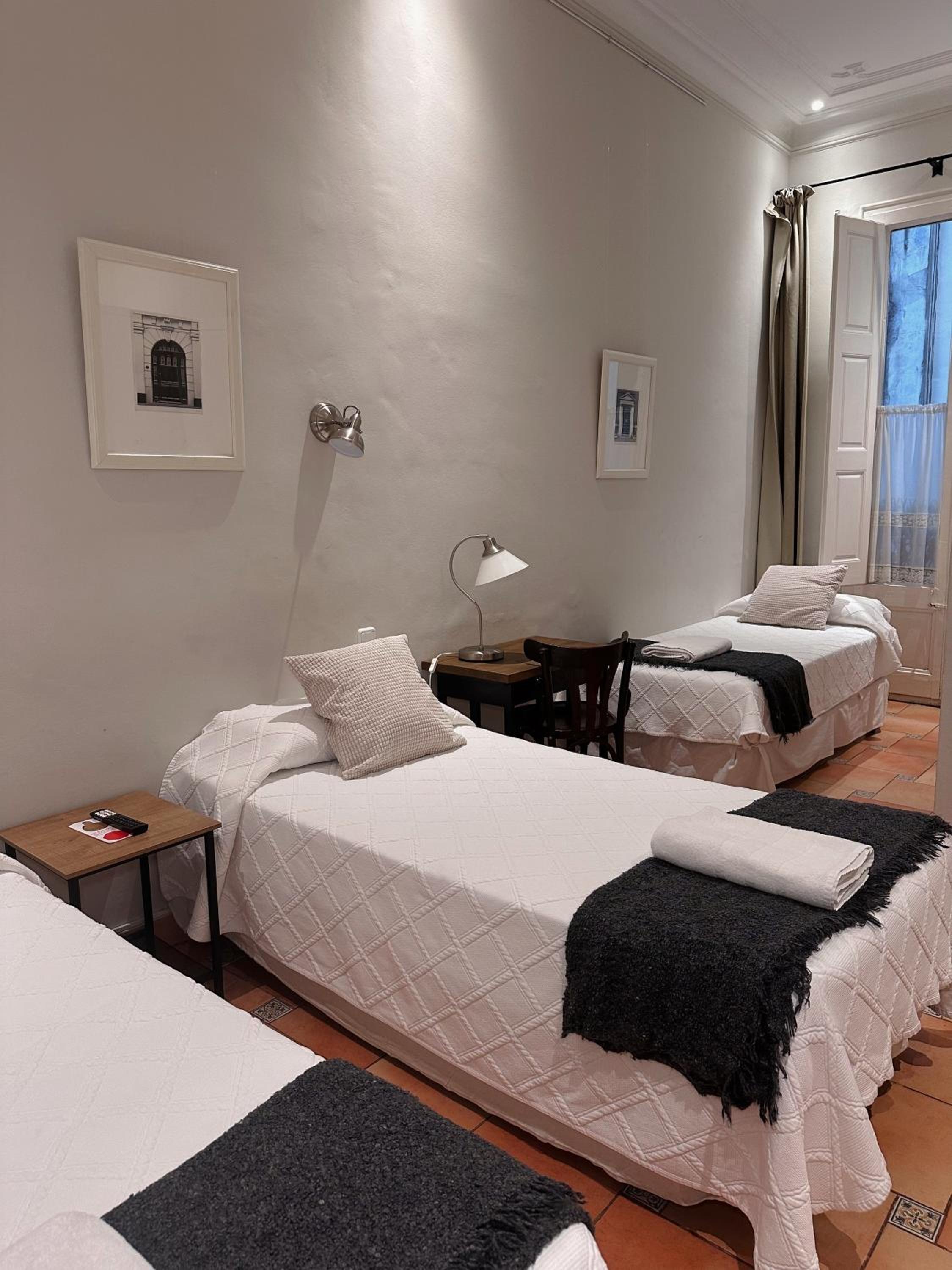 Casa Consell Gran Via, Guest House