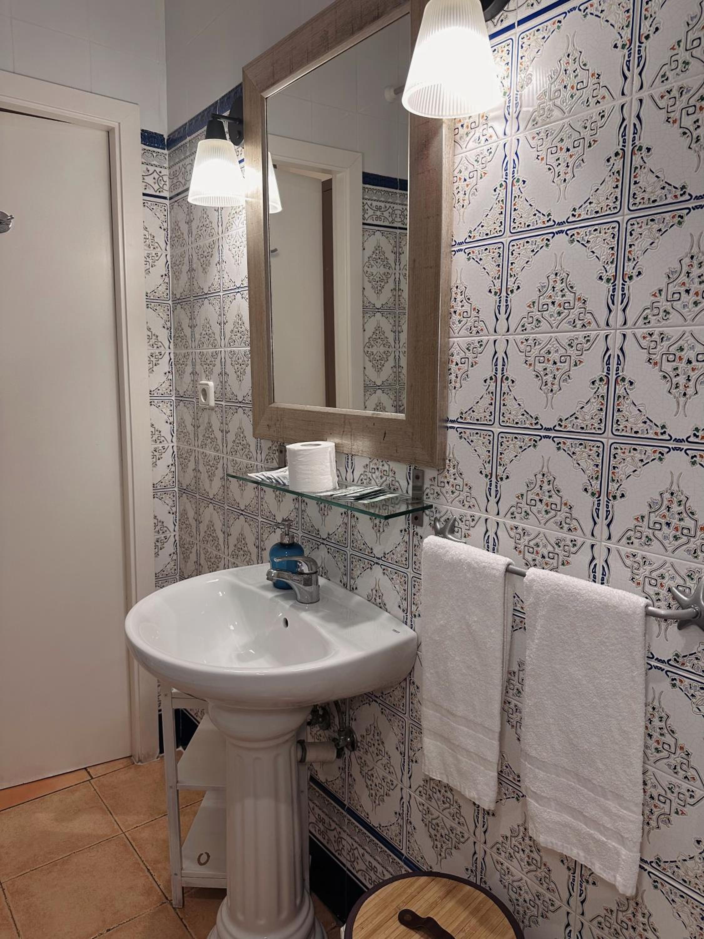 Casa Consell Gran Via, Guest House