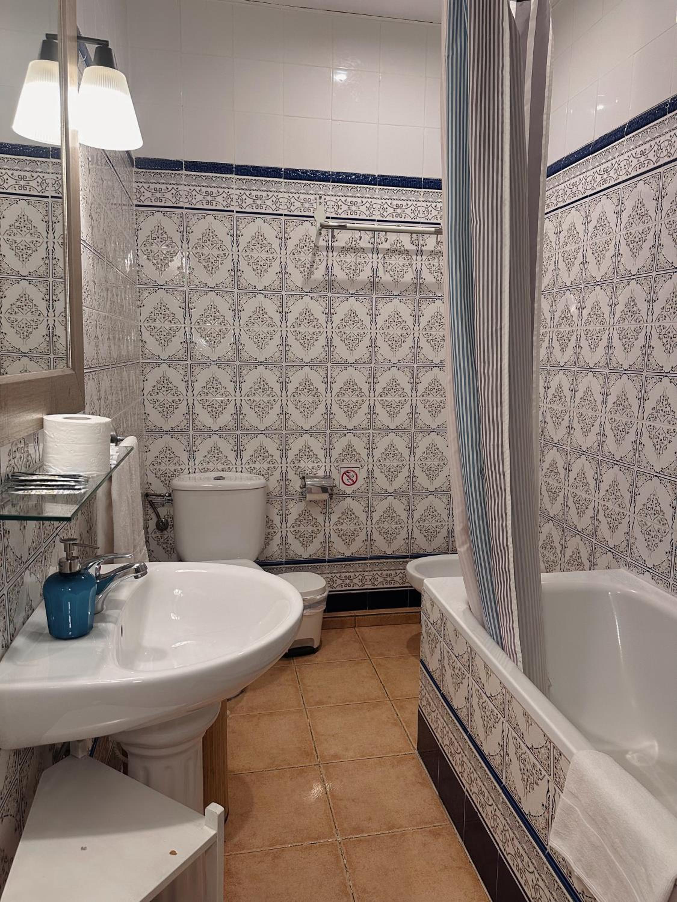 Casa Consell Gran Via, Guest House