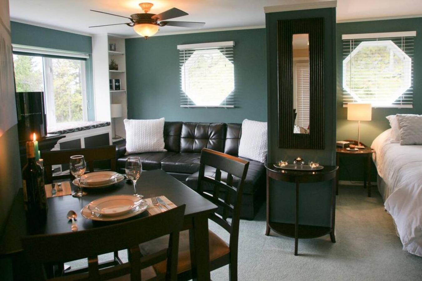Oceanview Guest Suite with Large 2 Person Soaker Tub