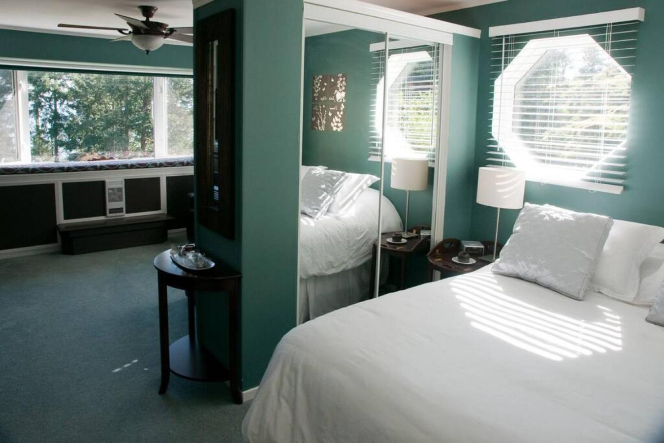 Oceanview Guest Suite with Large 2 Person Soaker Tub