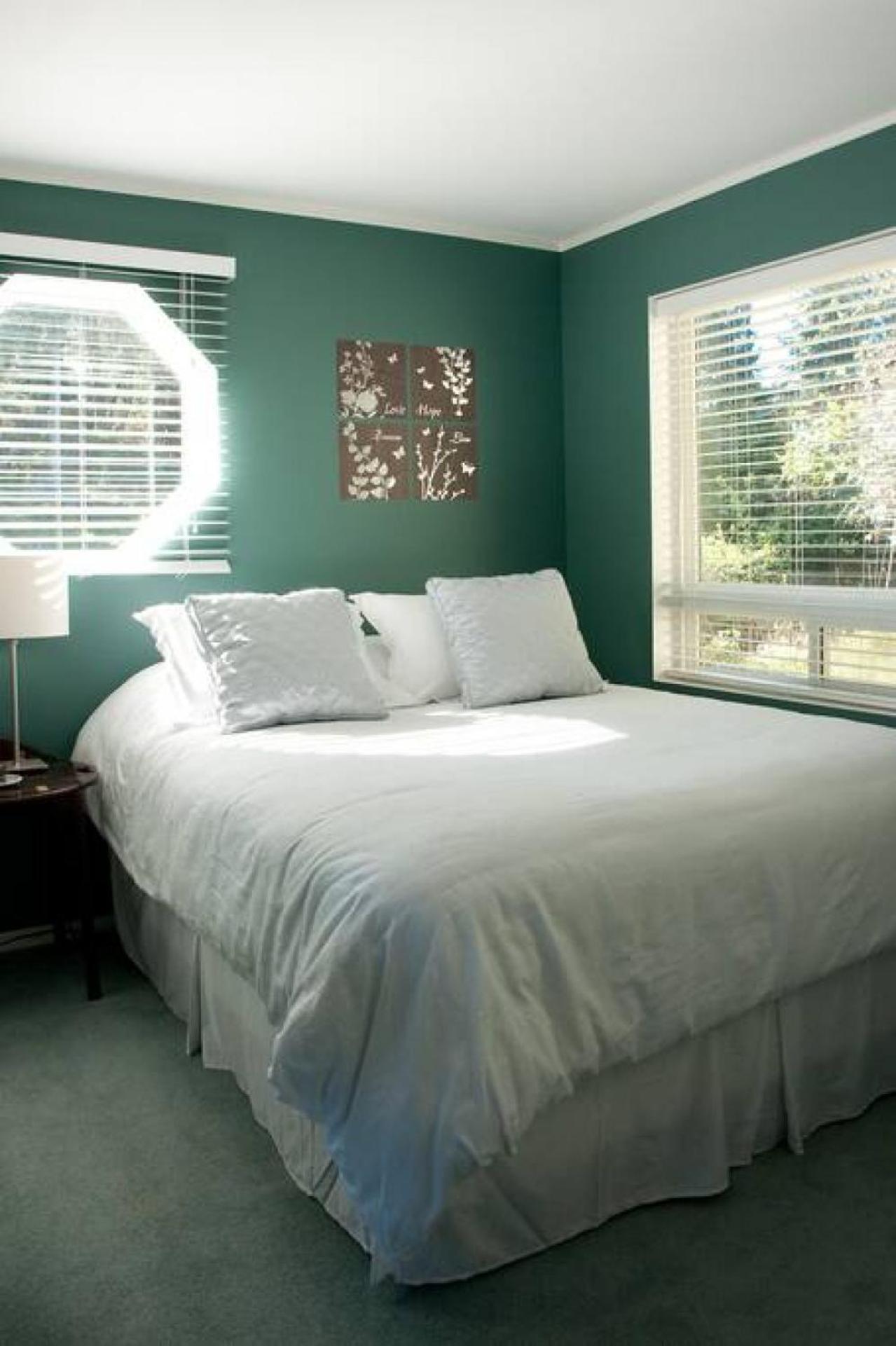 Oceanview Guest Suite with Large 2 Person Soaker Tub