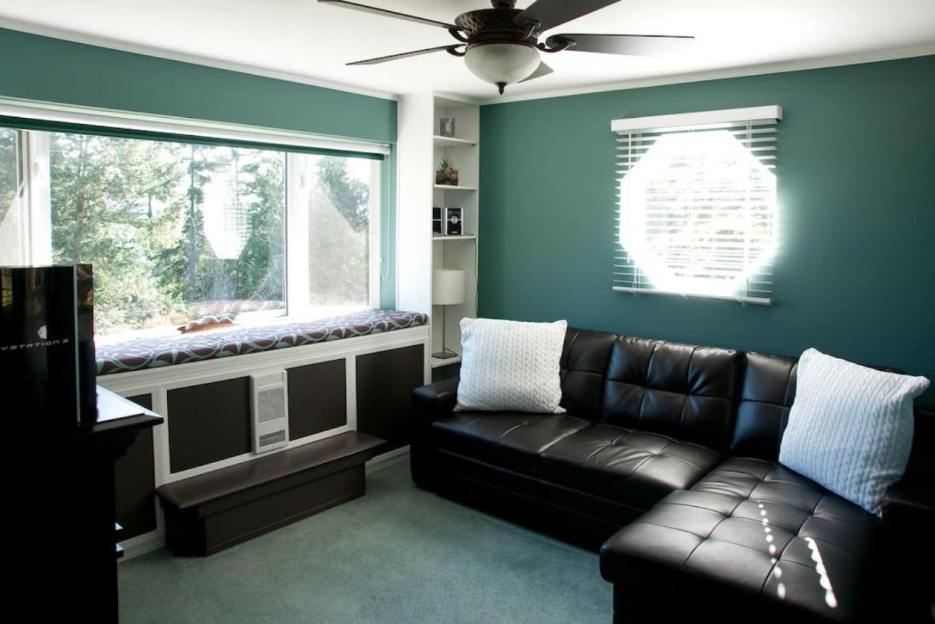 Oceanview Guest Suite with Large 2 Person Soaker Tub