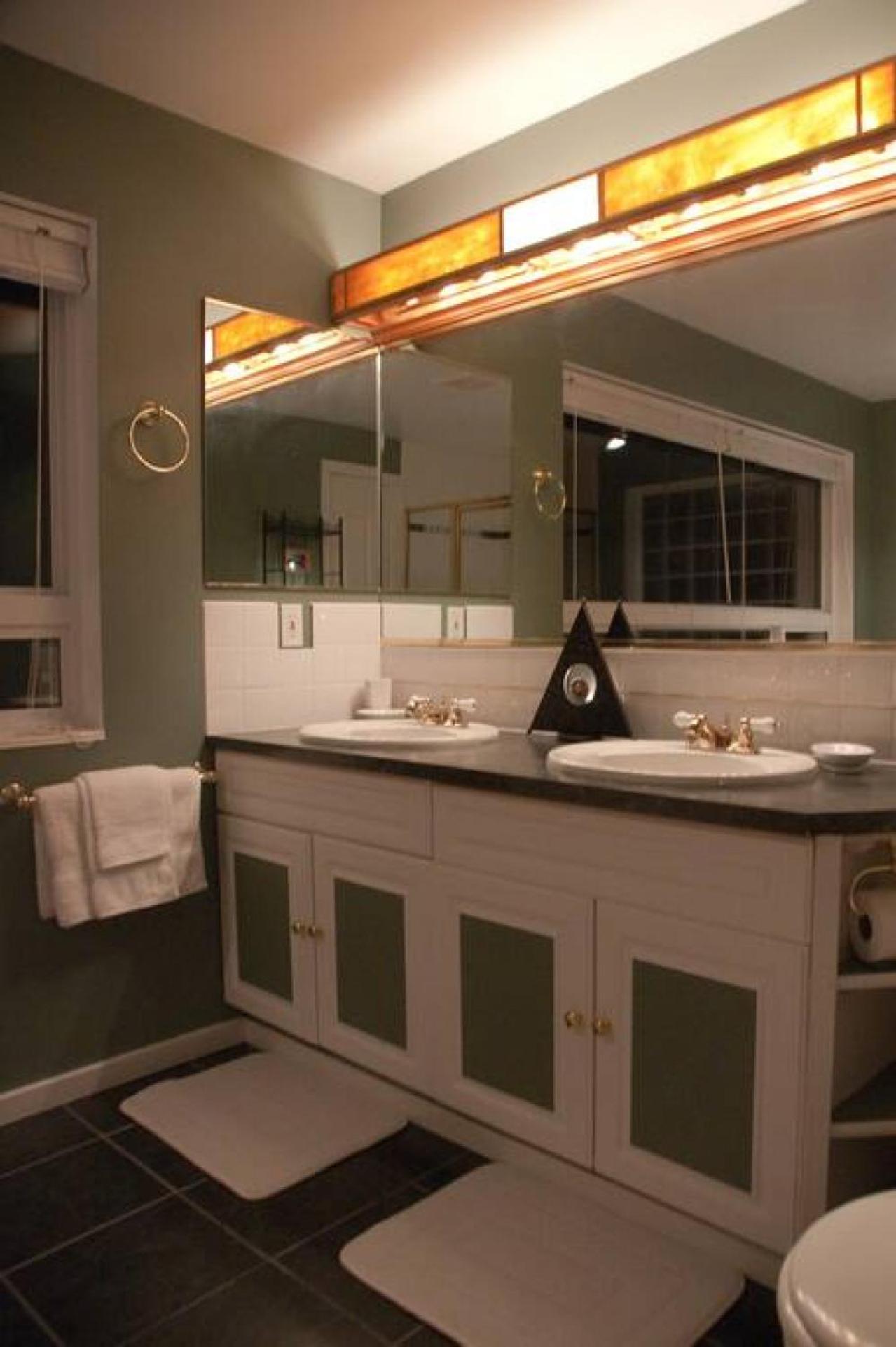 Oceanview Guest Suite with Large 2 Person Soaker Tub