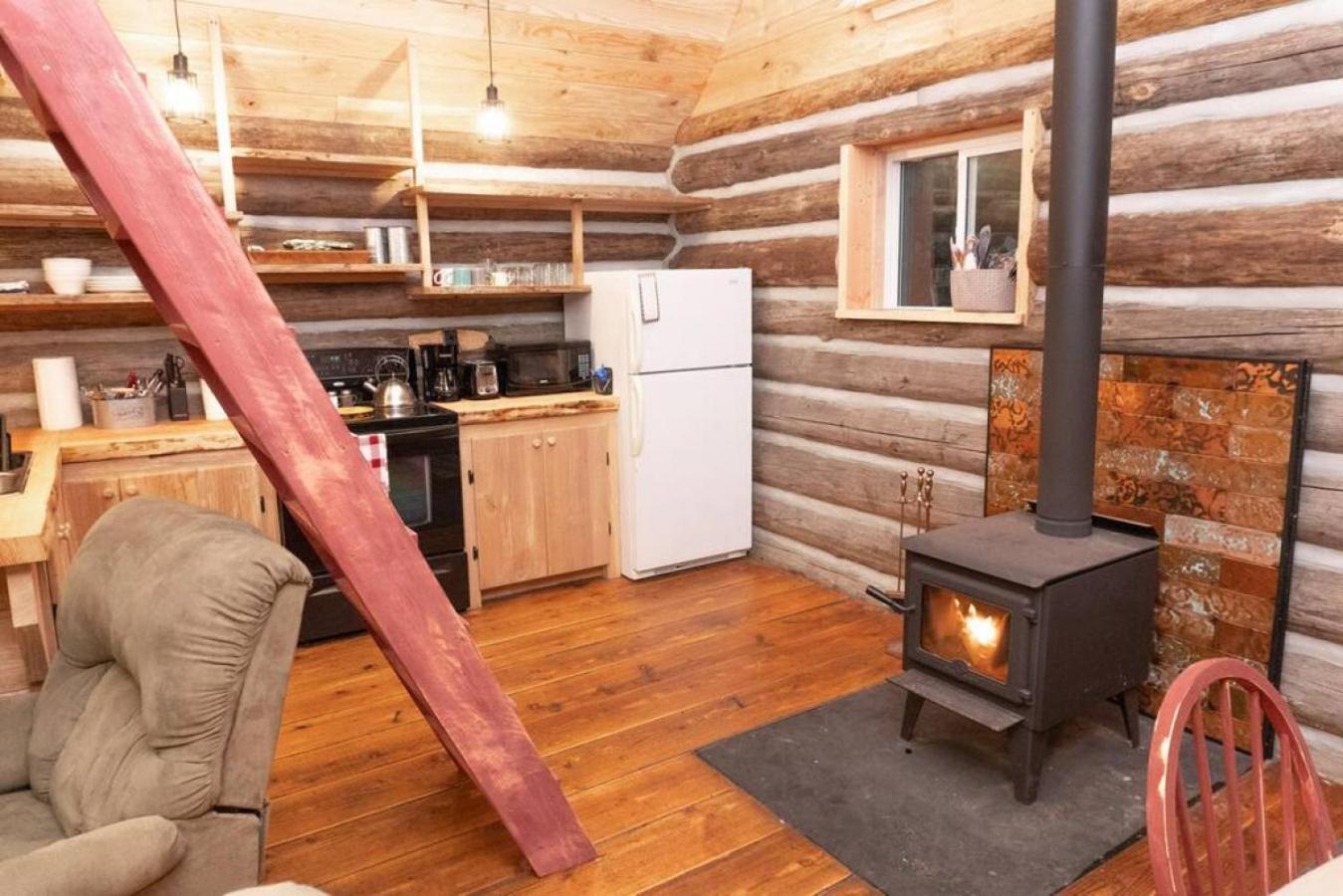 Slow-Go Log Cabin with Cozy Woodstove and Sauna