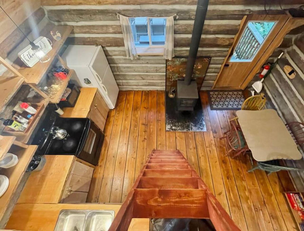 Slow-Go Log Cabin with Cozy Woodstove and Sauna