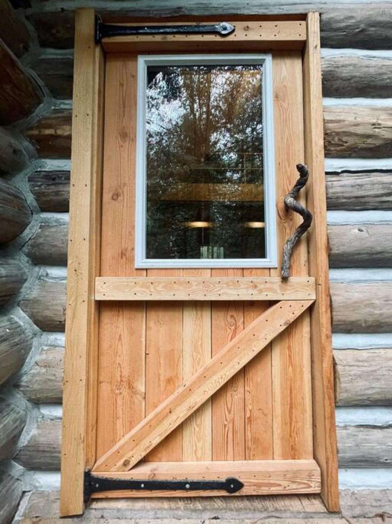 Slow-Go Log Cabin with Cozy Woodstove and Sauna