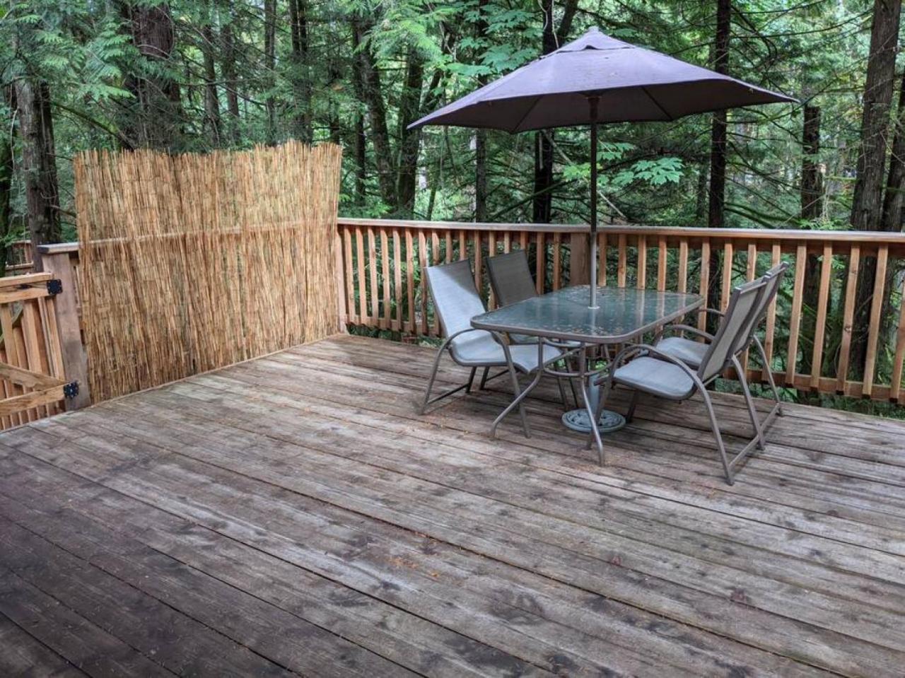Slow-Go Log Cabin with Cozy Woodstove and Sauna