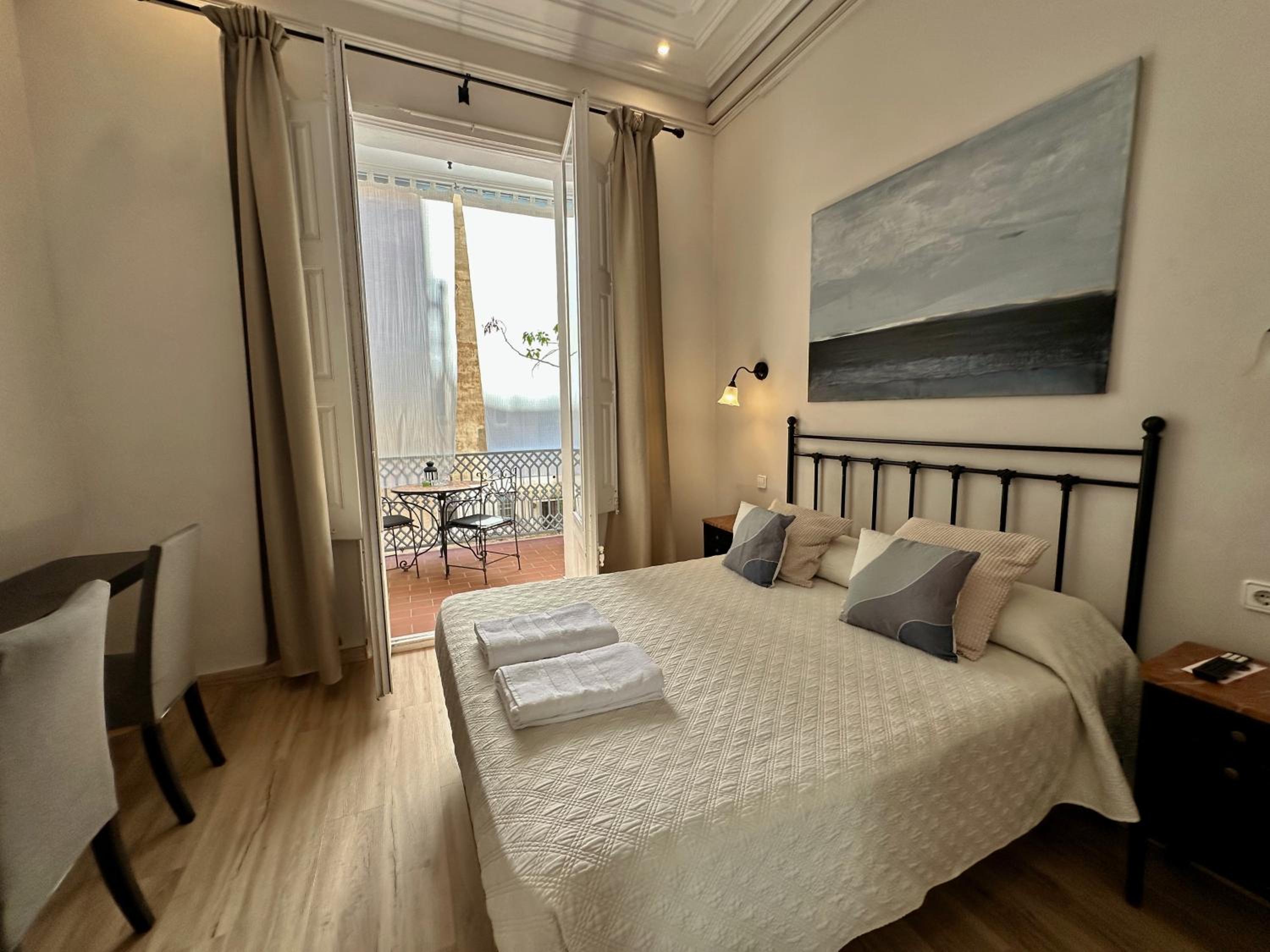 Casa Consell Gran Via, Guest House