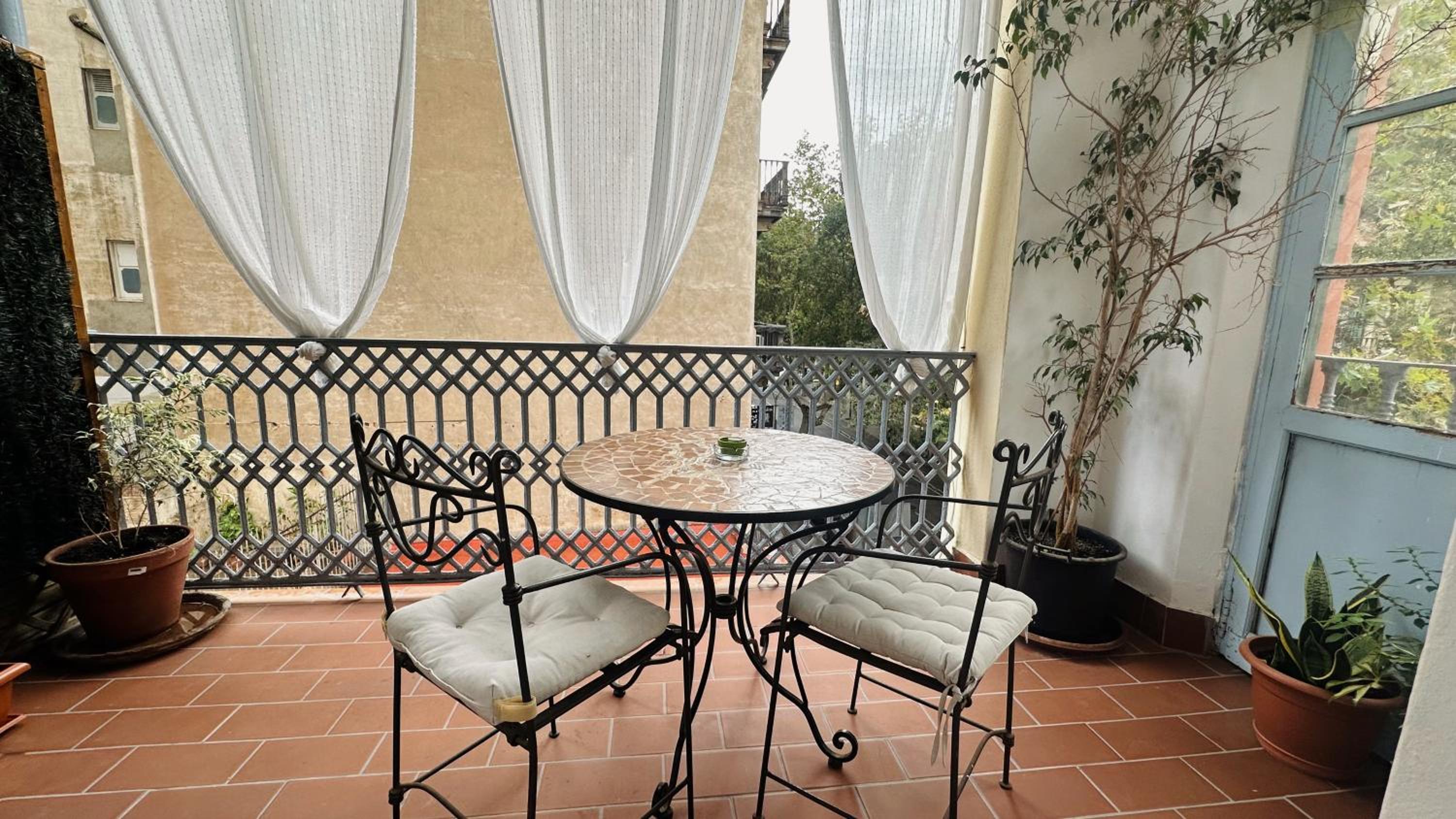 Casa Consell Gran Via, Guest House