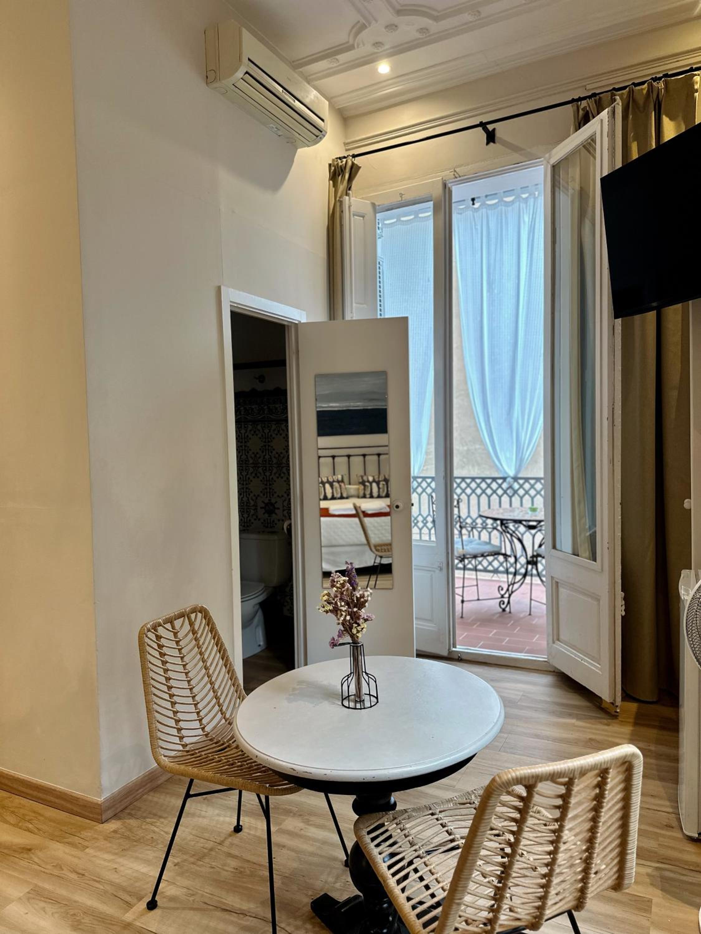 Casa Consell Gran Via, Guest House