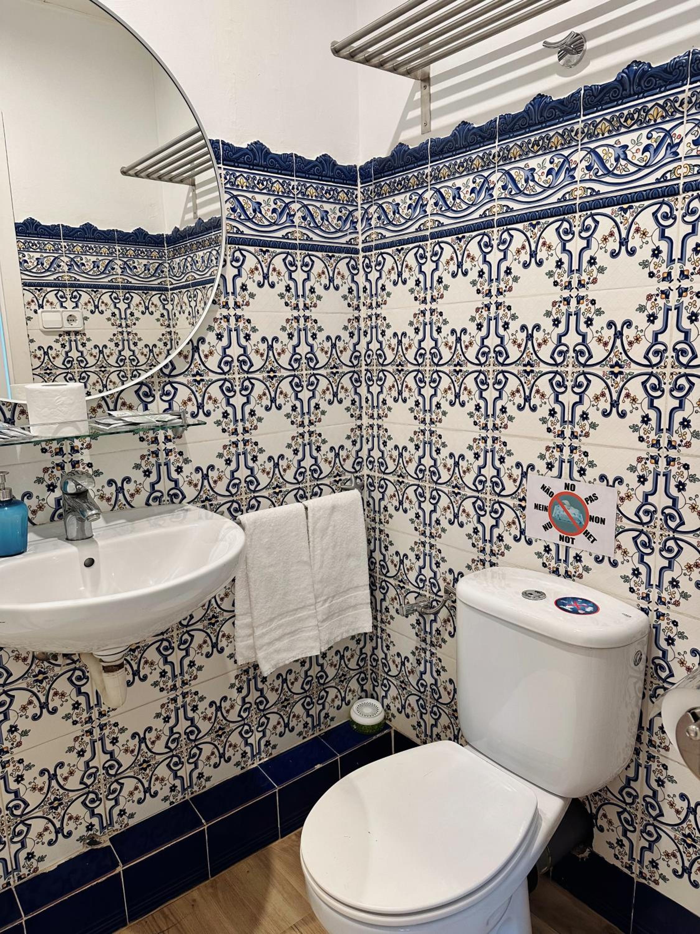 Casa Consell Gran Via, Guest House