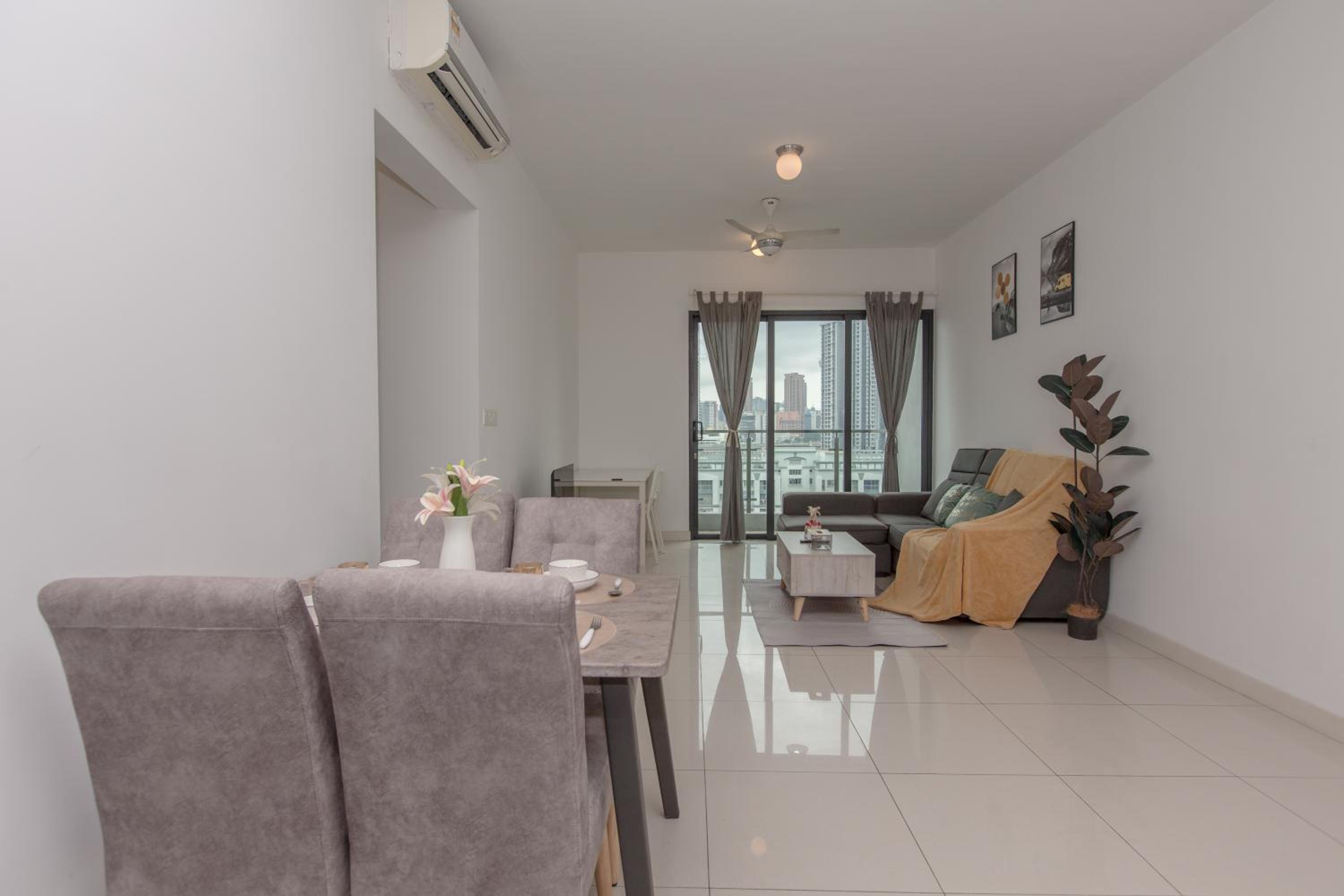 V Residence at Sunway Velocity by MY TRIP & MY STAY