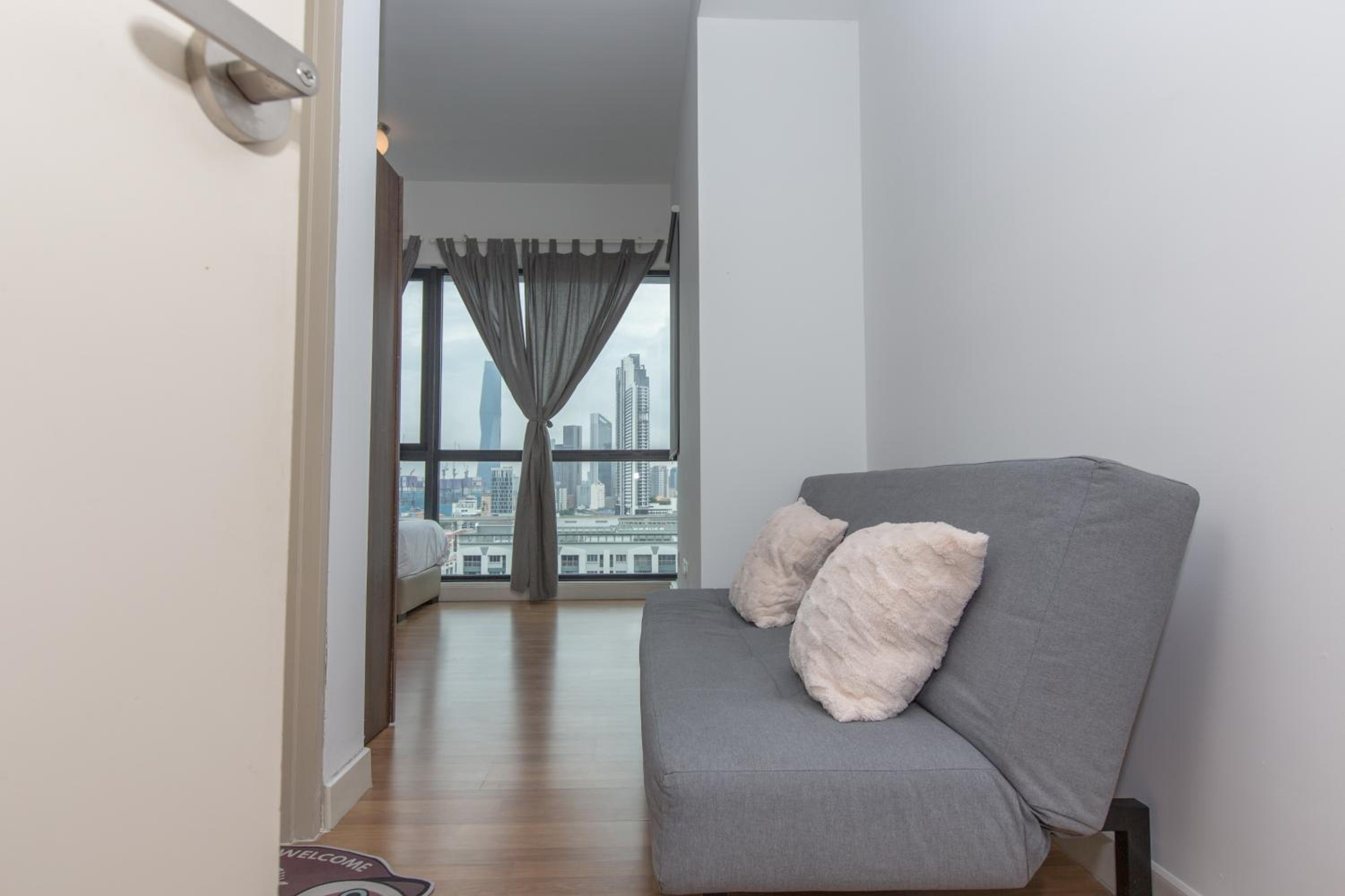 V Residence at Sunway Velocity by MY TRIP & MY STAY