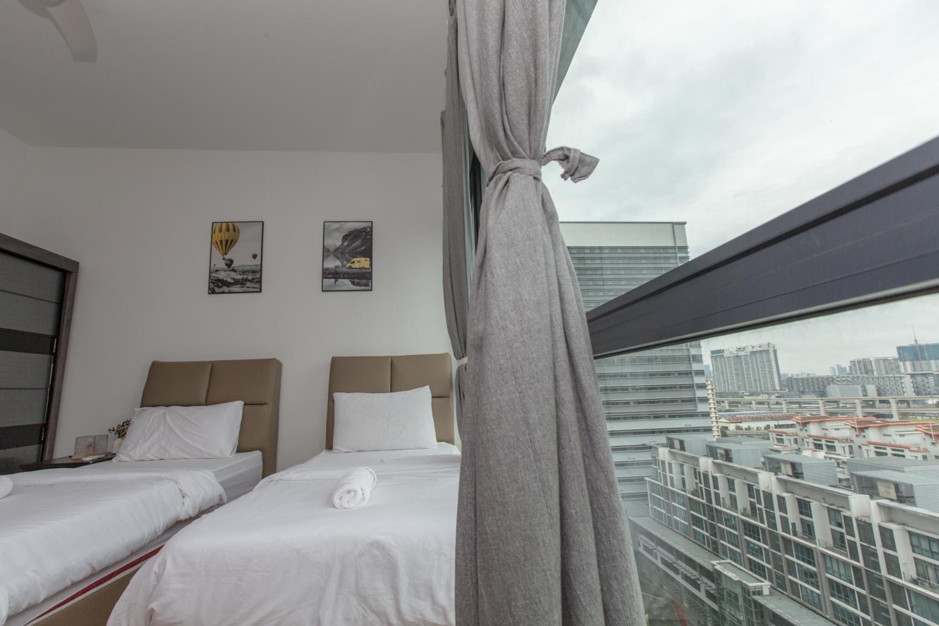 V Residence at Sunway Velocity by MY TRIP & MY STAY