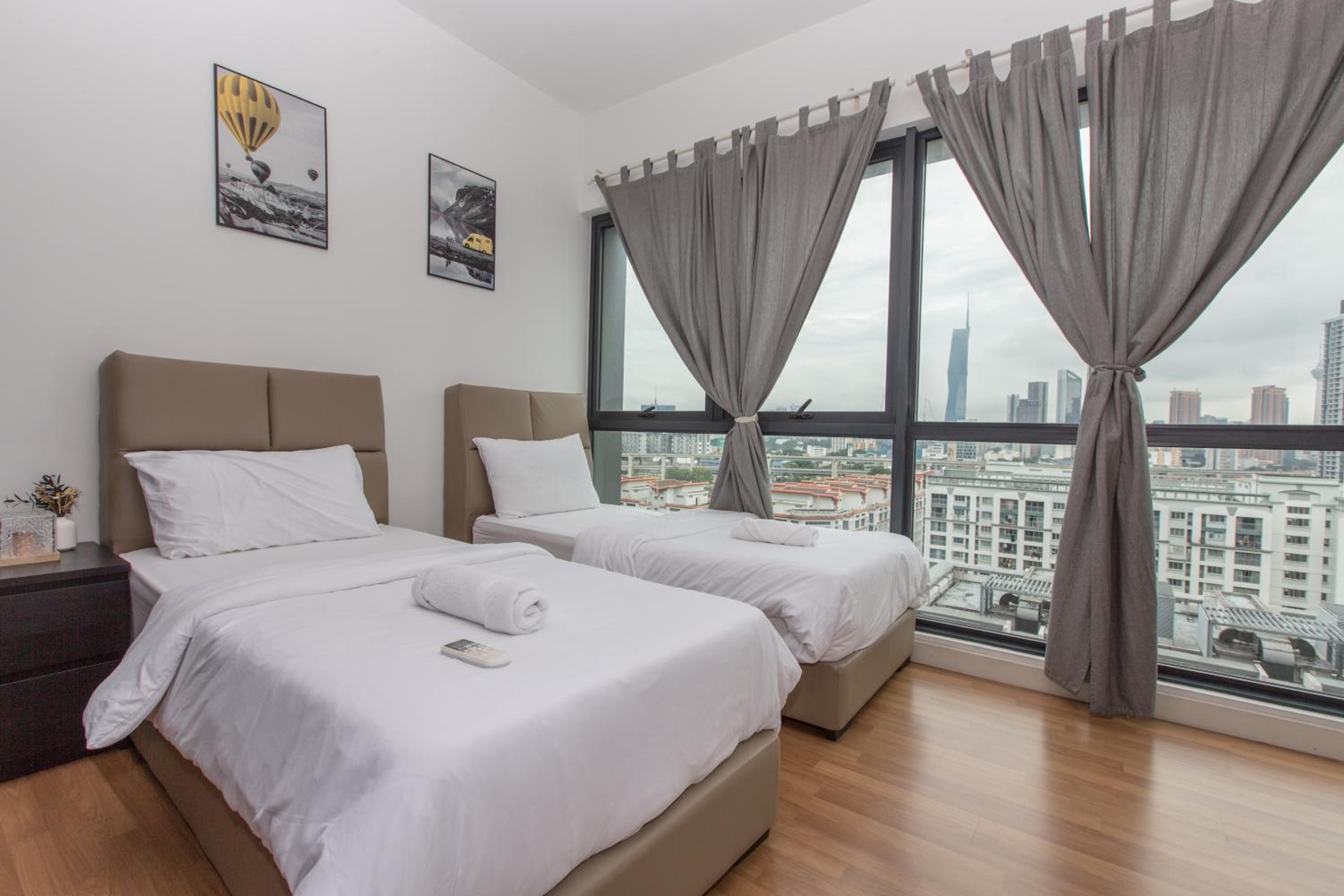 V Residence at Sunway Velocity by MY TRIP & MY STAY