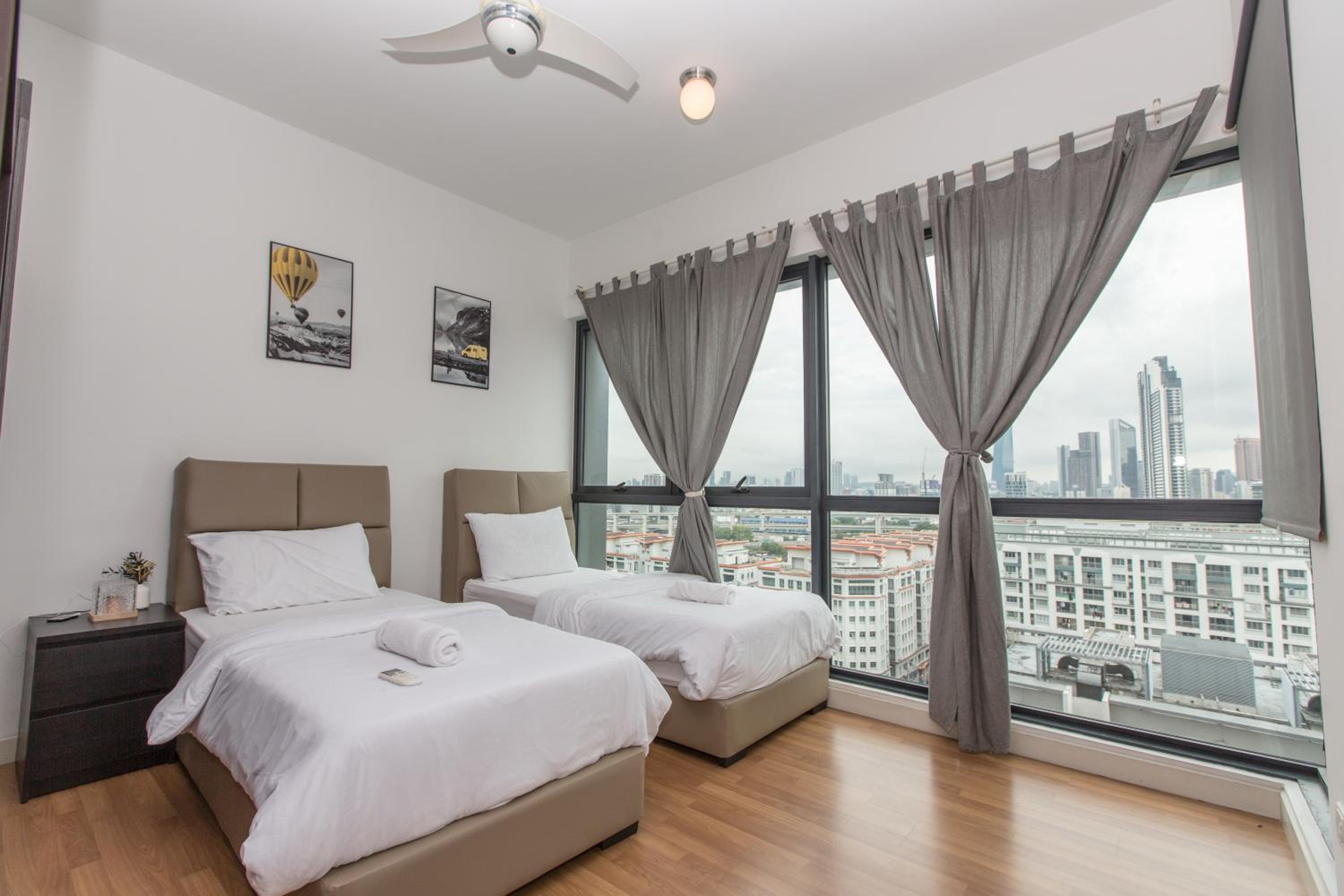 V Residence at Sunway Velocity by MY TRIP & MY STAY