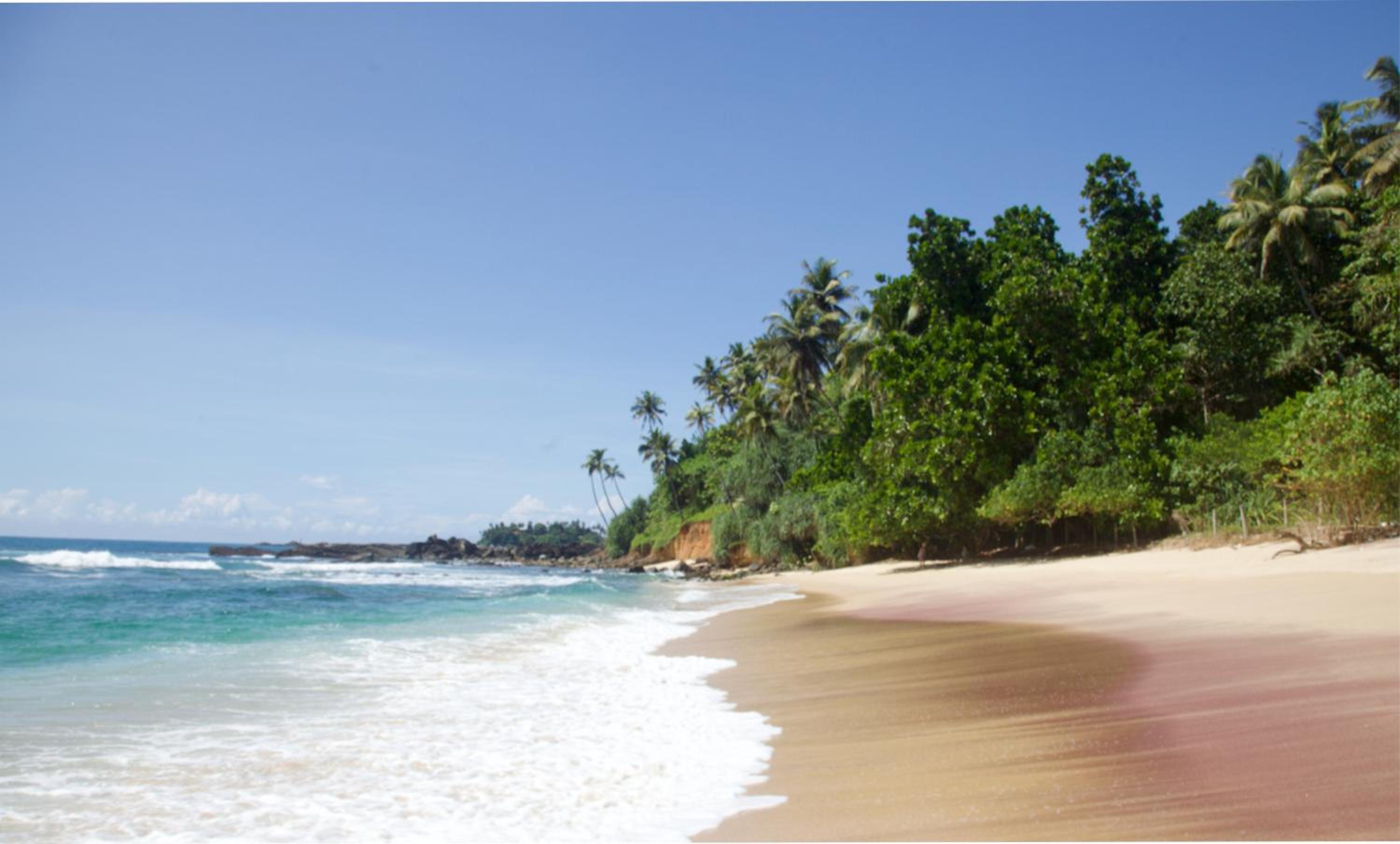 Coastal Dream House with Jacuzzi - 3 Bedrooms - Just Steps from a Stunning Beach view 2