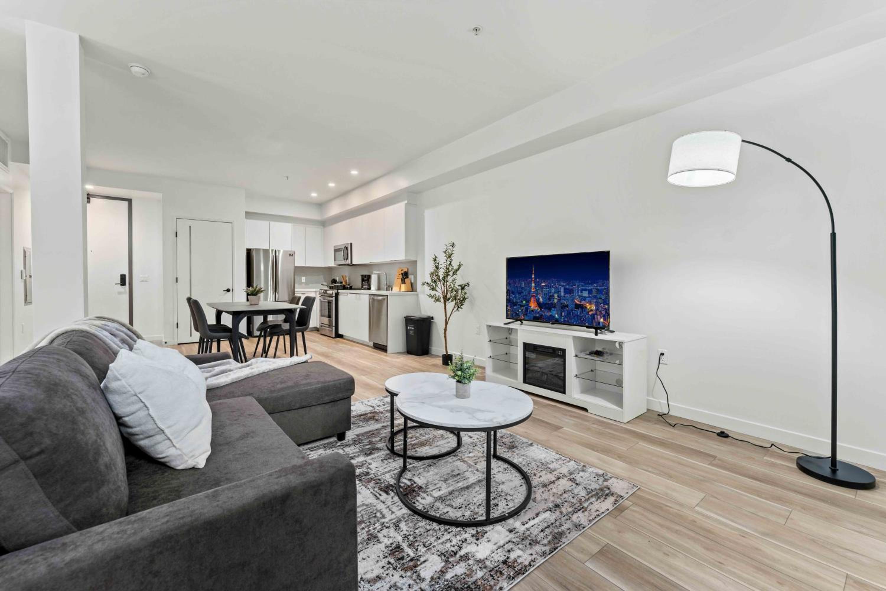 Stylish Downtown LA Getaway - Prime Location on Wilshire Blvd! - Image 4