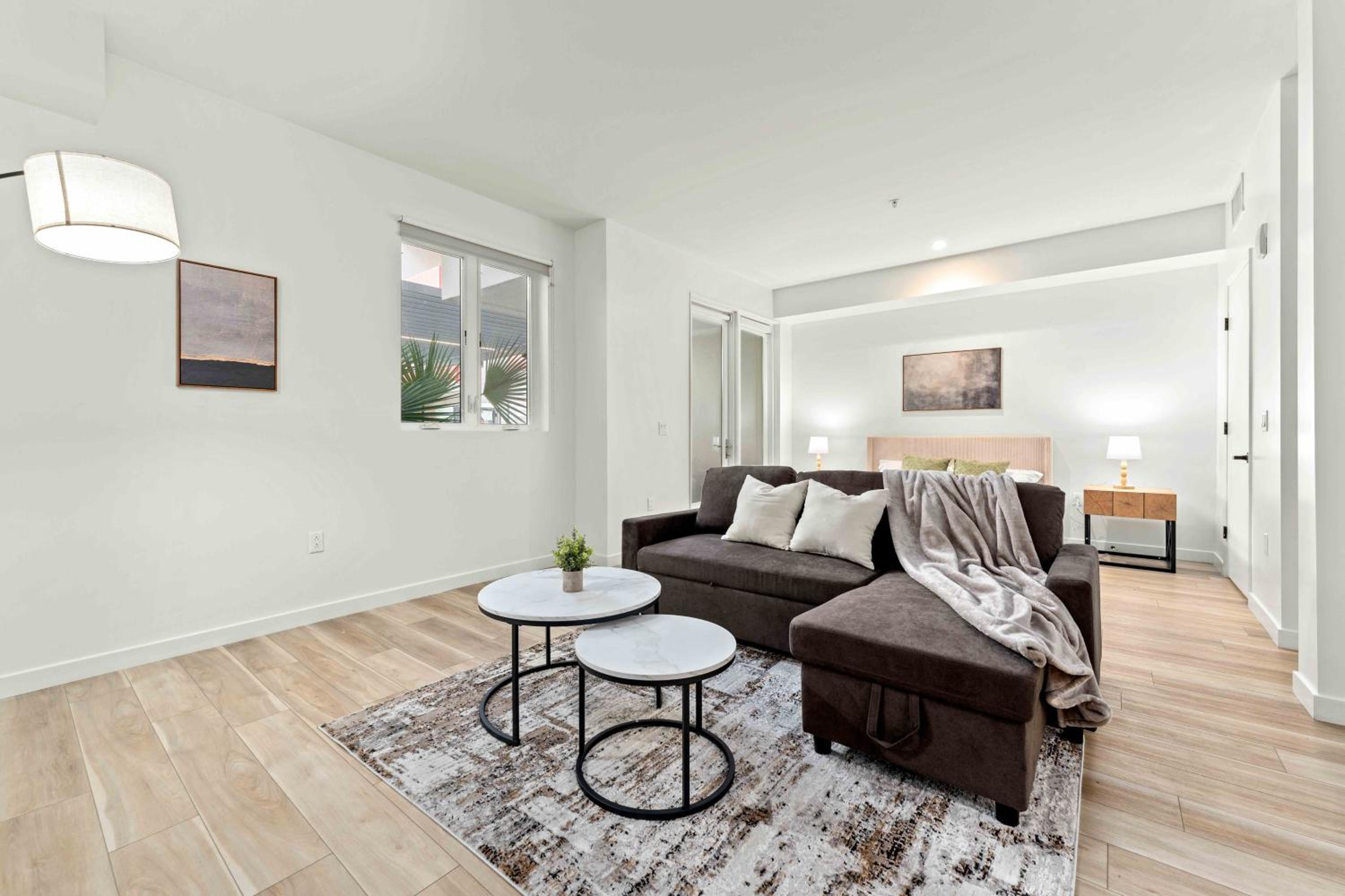 Stylish Downtown LA Getaway - Prime Location on Wilshire Blvd! - Image 5