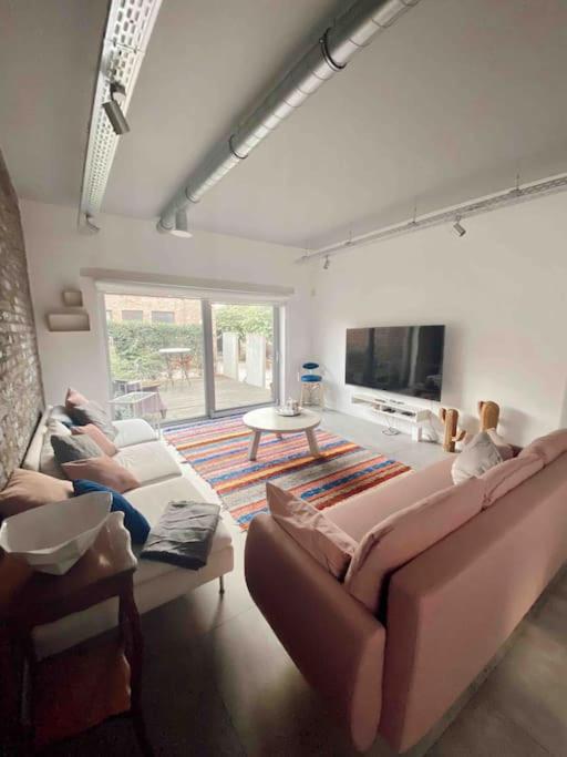 Beautiful spacious 1 bedroom loft
