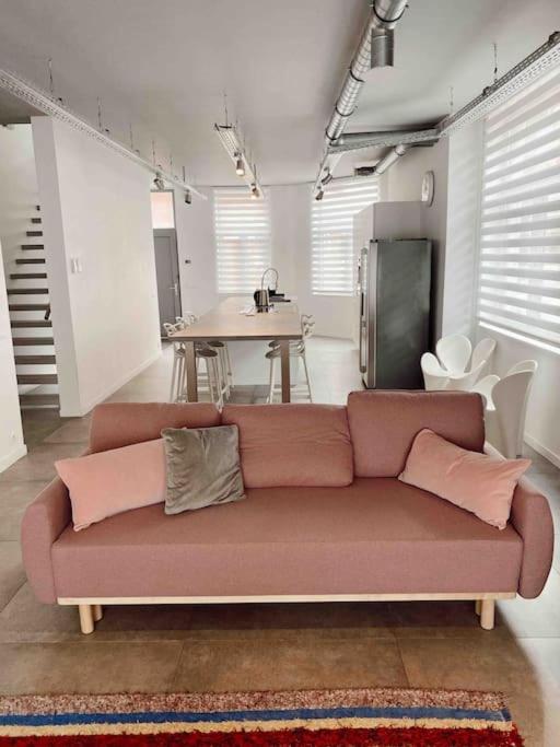 Beautiful spacious 1 bedroom loft