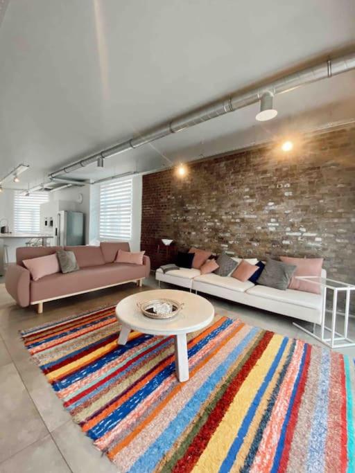Beautiful spacious 1 bedroom loft