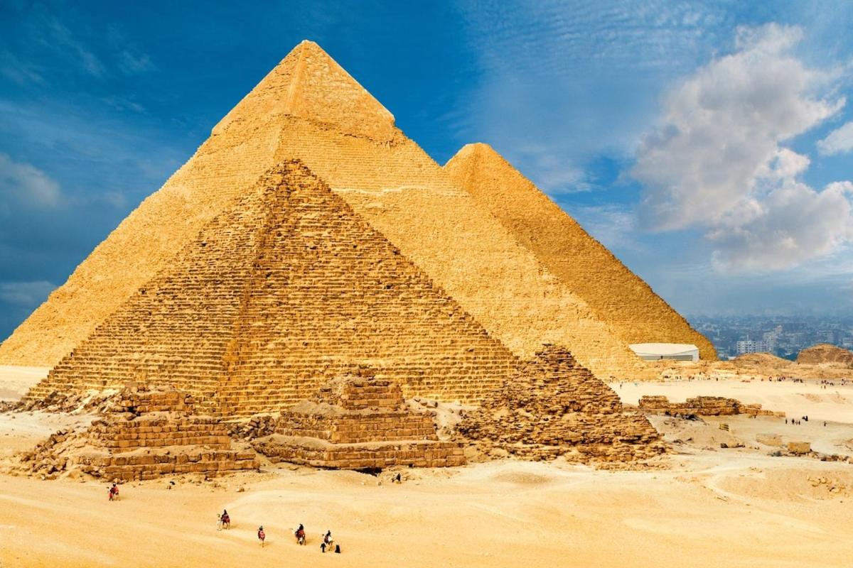 Egyptus Pyramids Inn