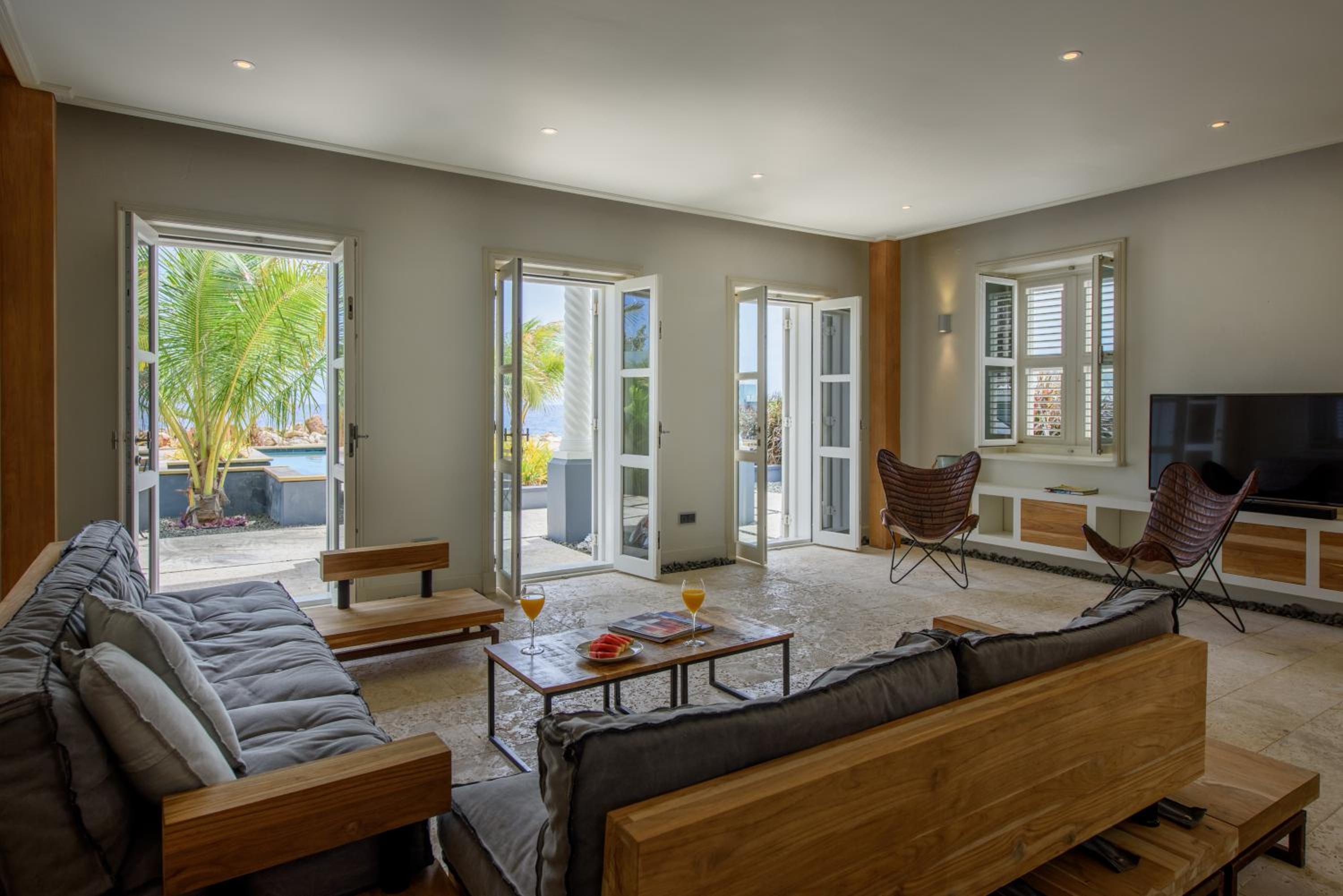 Private Oceanfront luxurious city villa with pool and beach